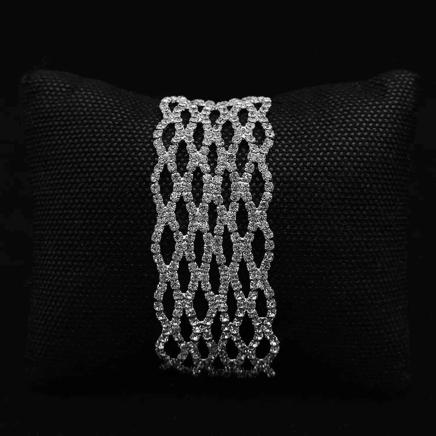 دستبند طرح جواهر بافت 