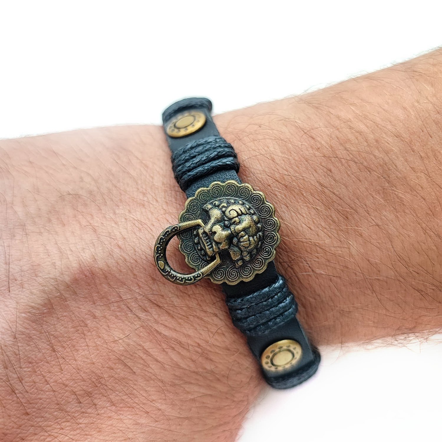 دستبند چرم 108