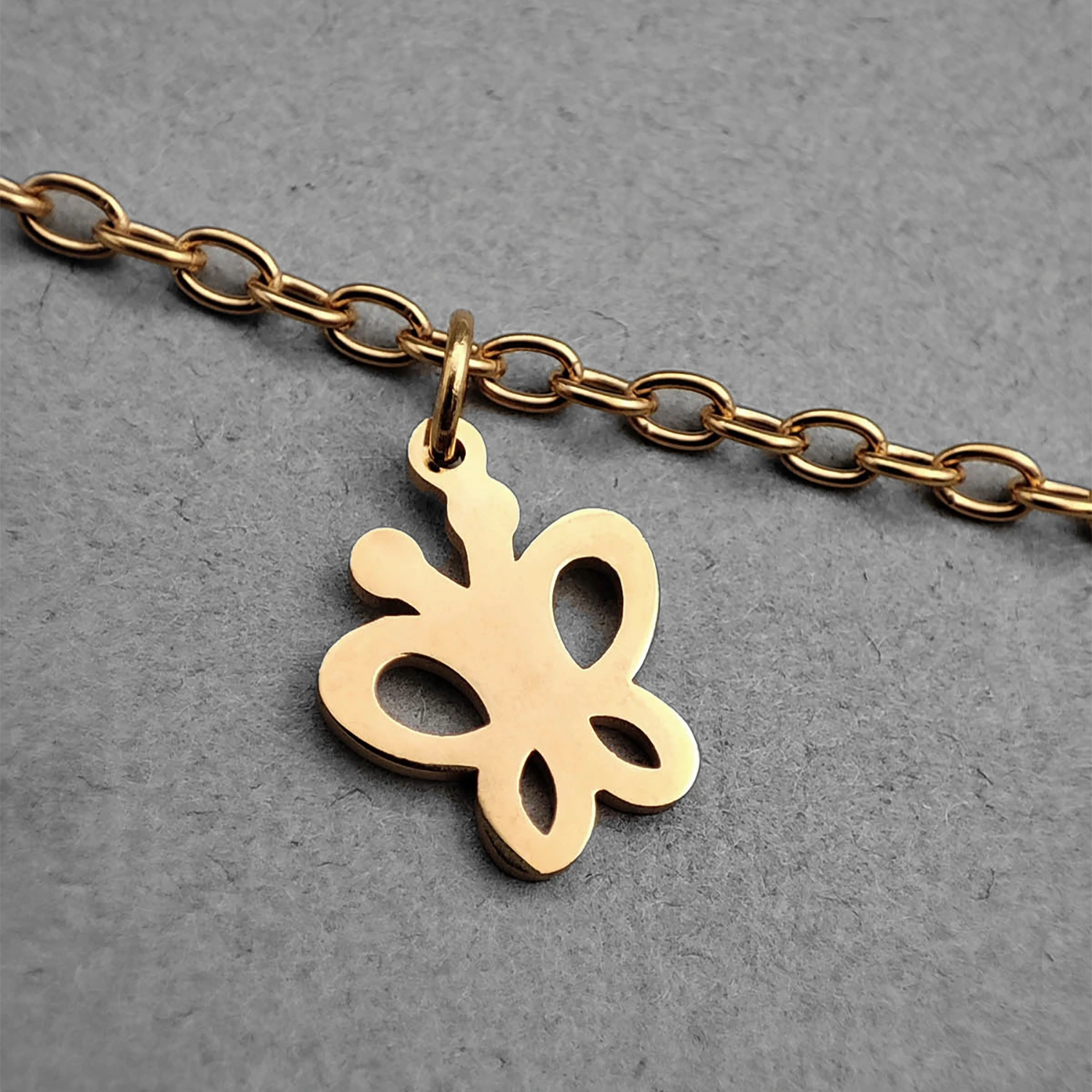 پابند آویز استیل با طرح پروانه