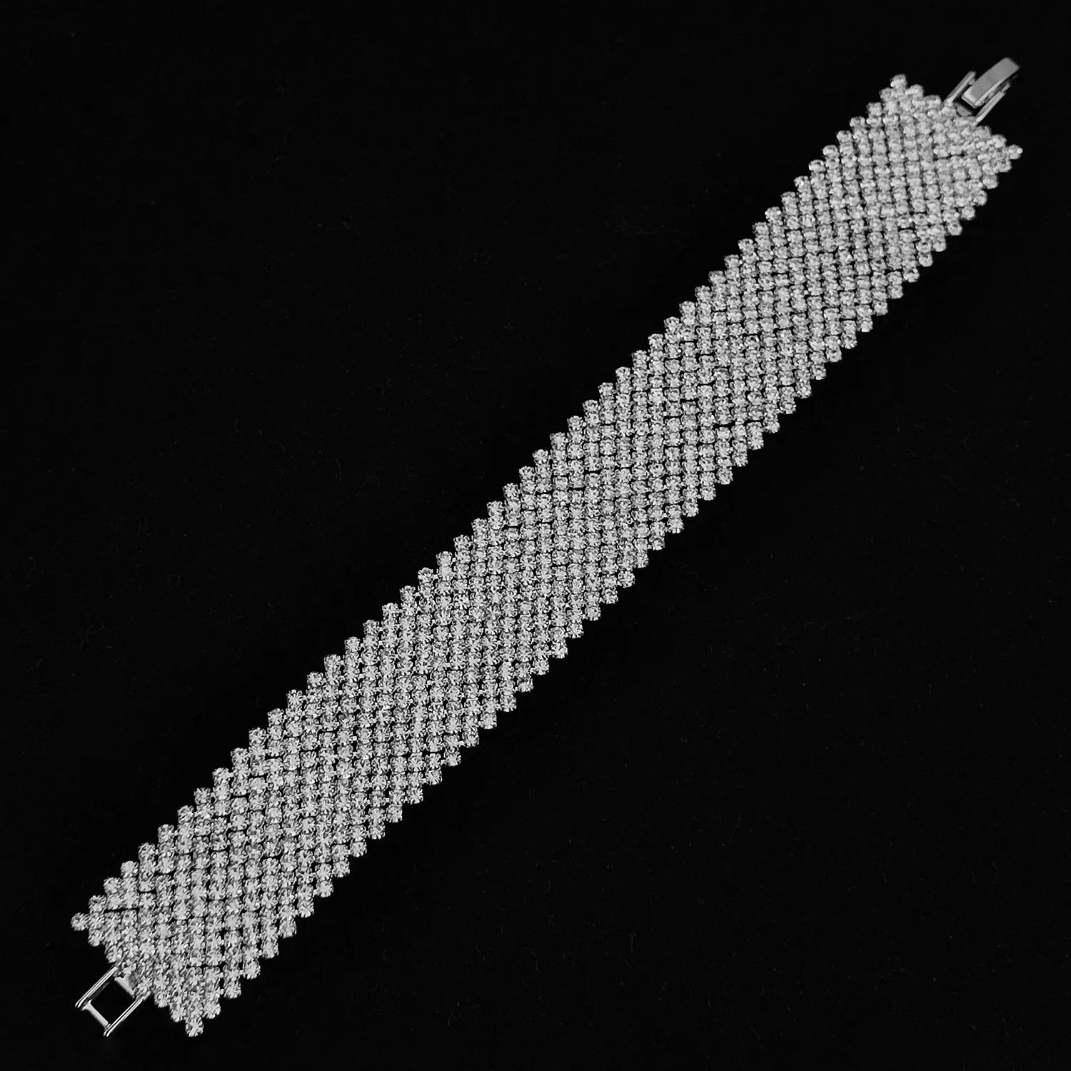 دستبند طرح جواهر پهن دالبر