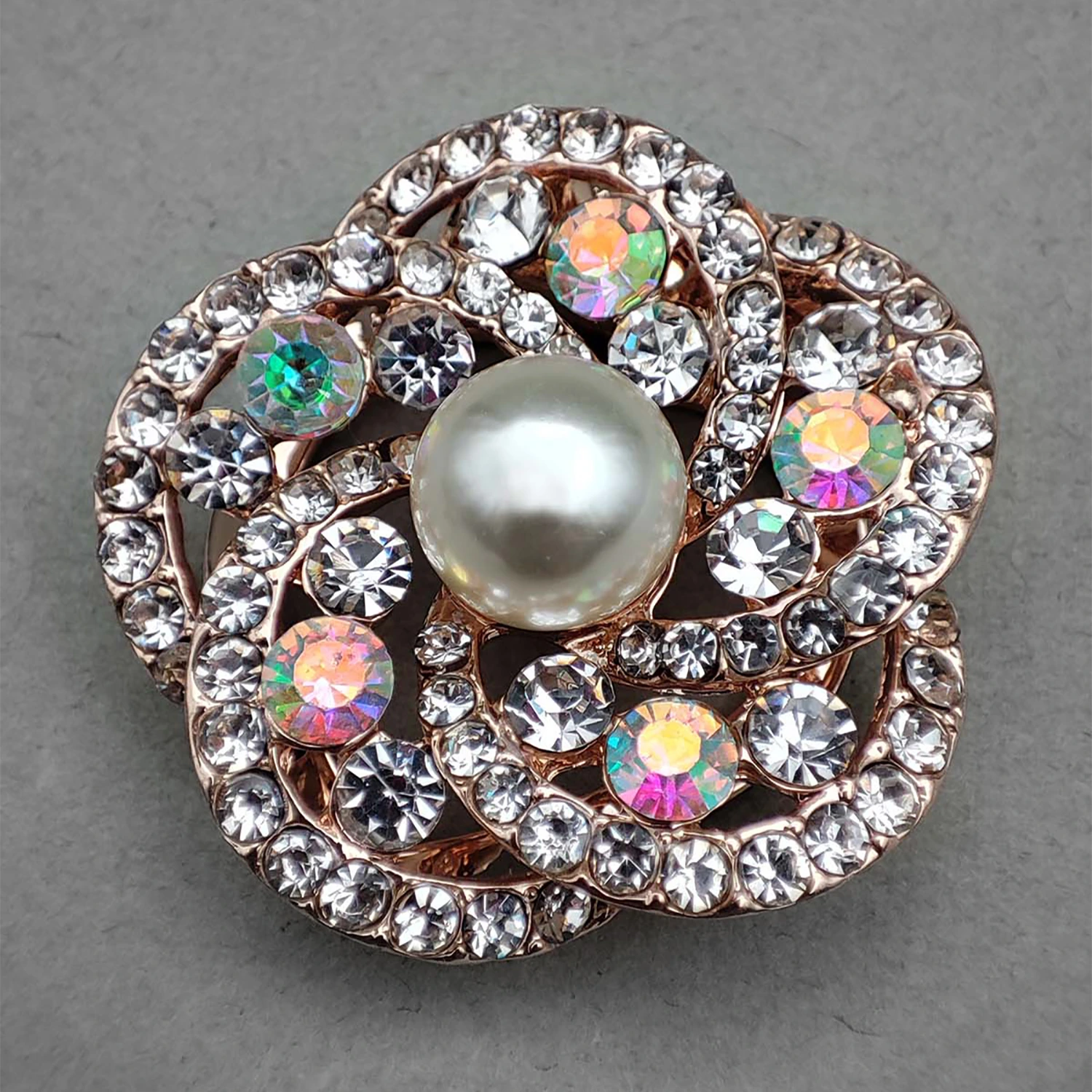 گلسینه و گیره روسری  هفت رنگ مرواریدی 