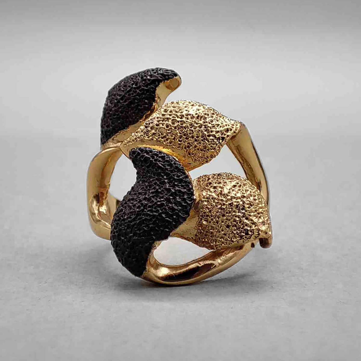 انگشتر مشکی زرد 