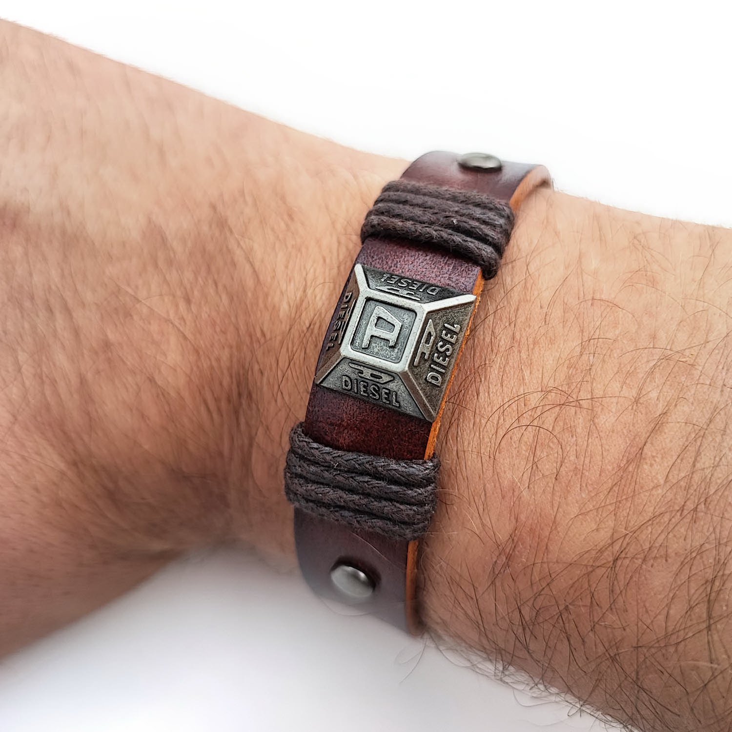 دستبند چرم 114