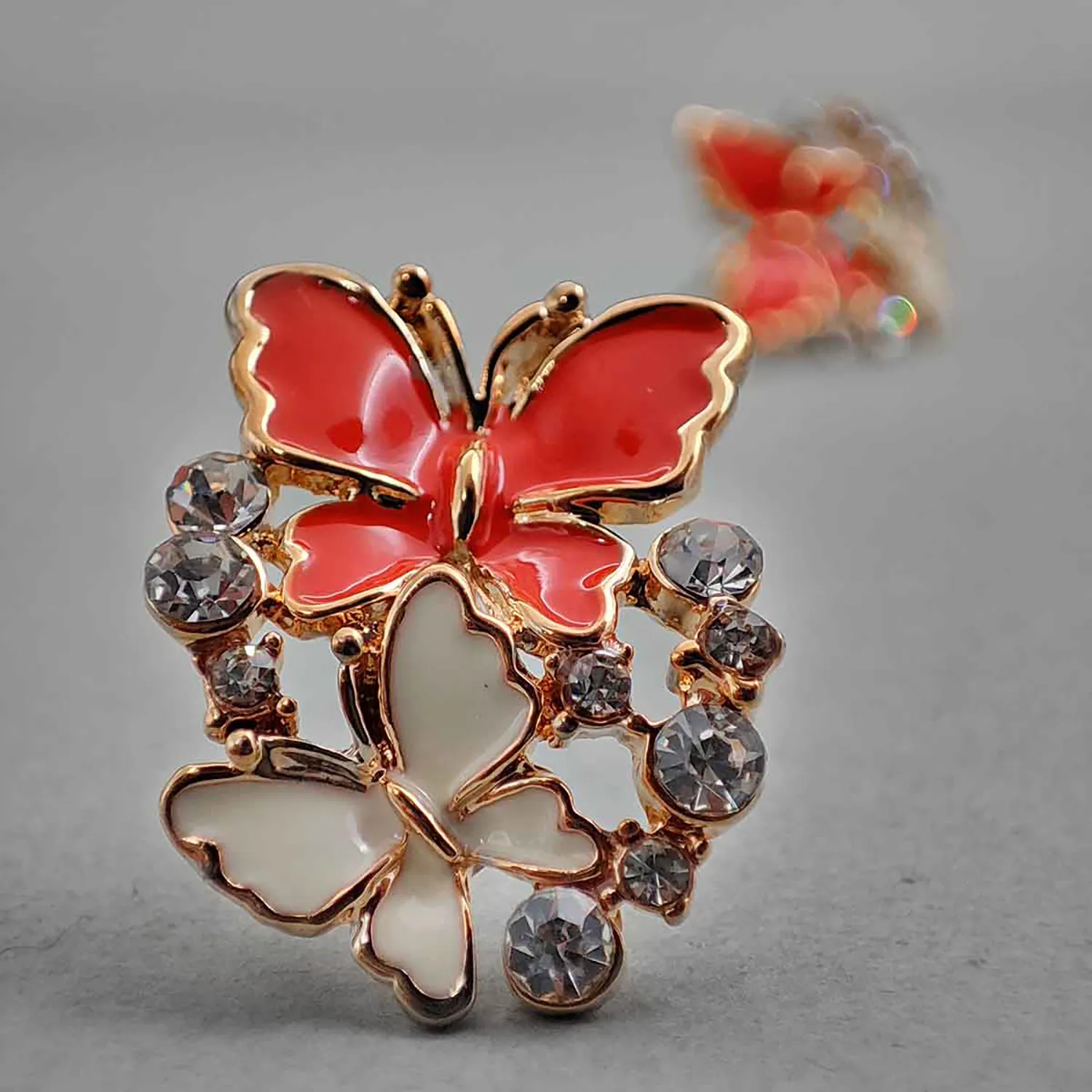 گوشواره پروانه zaya