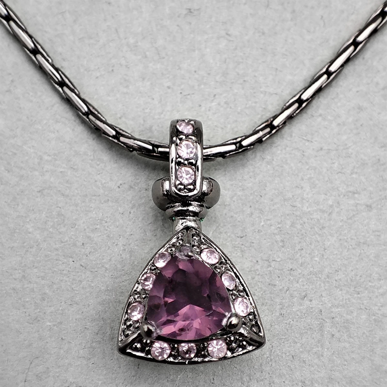 گردنبند مثلث انرژی زا وی نویز