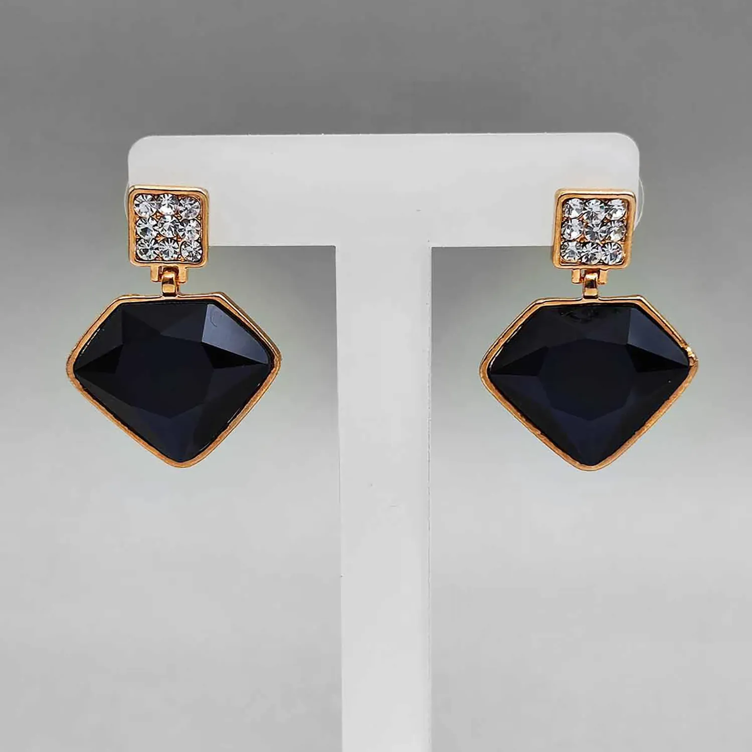 گوشواره الماس سیاه