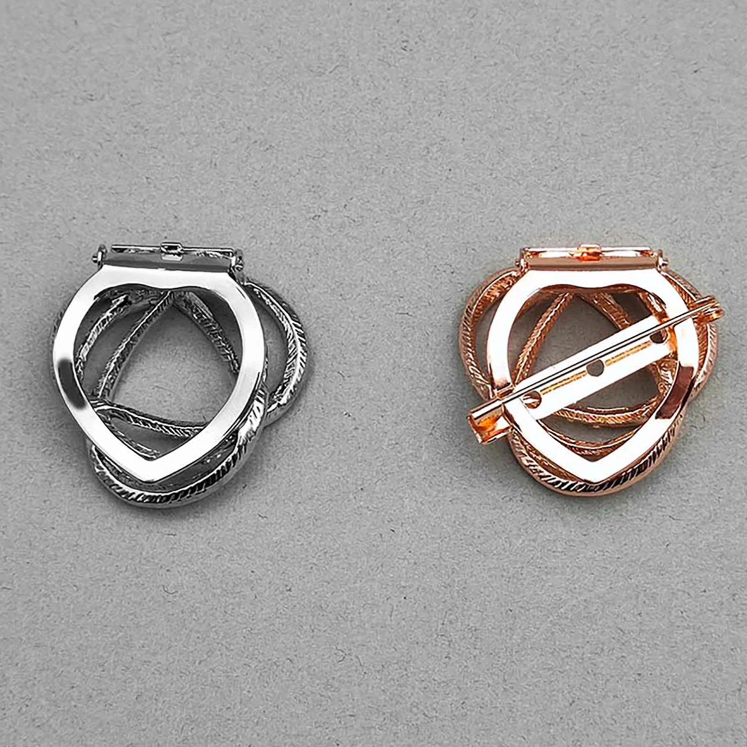 گلسینه و گیره روسری مداری