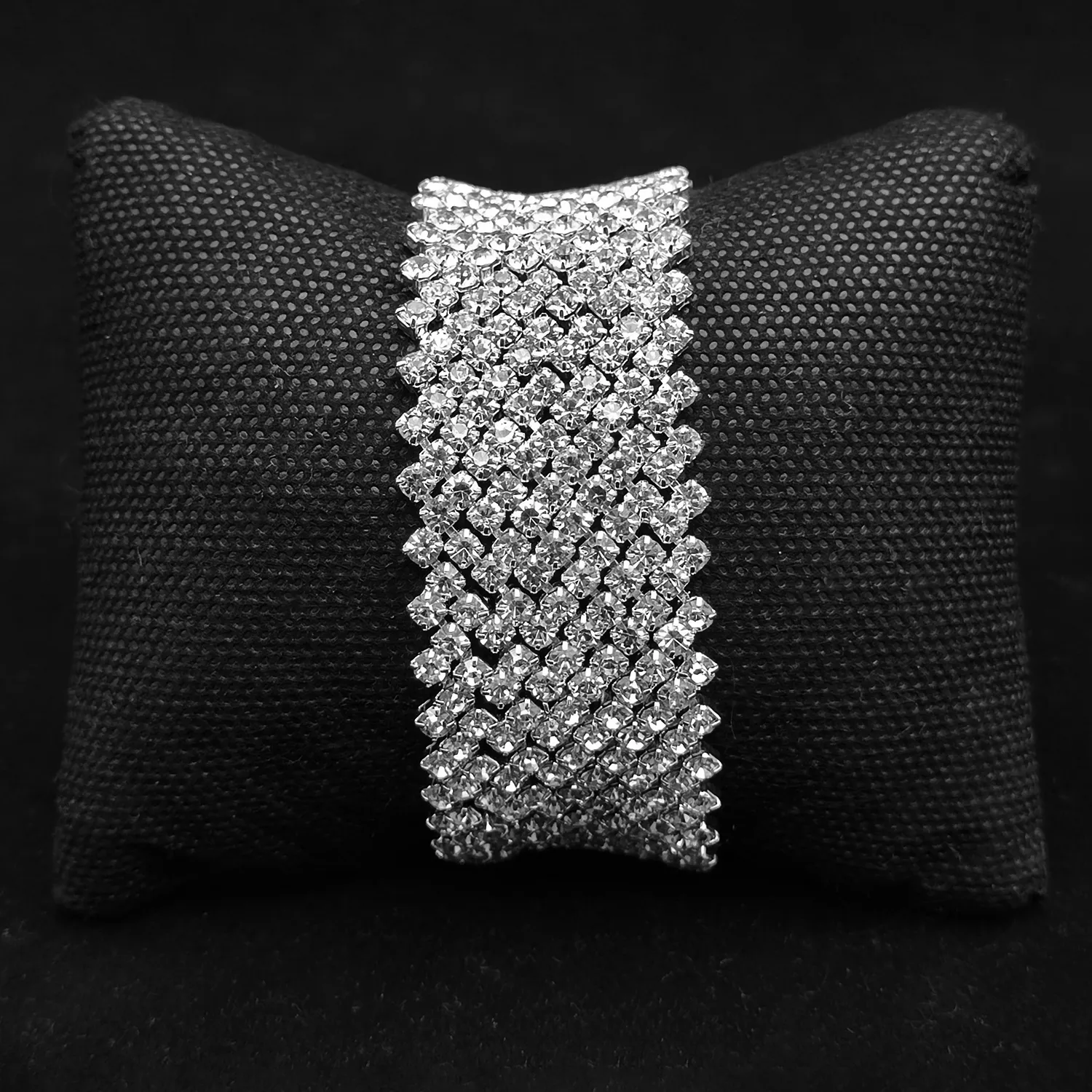 دستبند طرح جواهر پهن دالبری