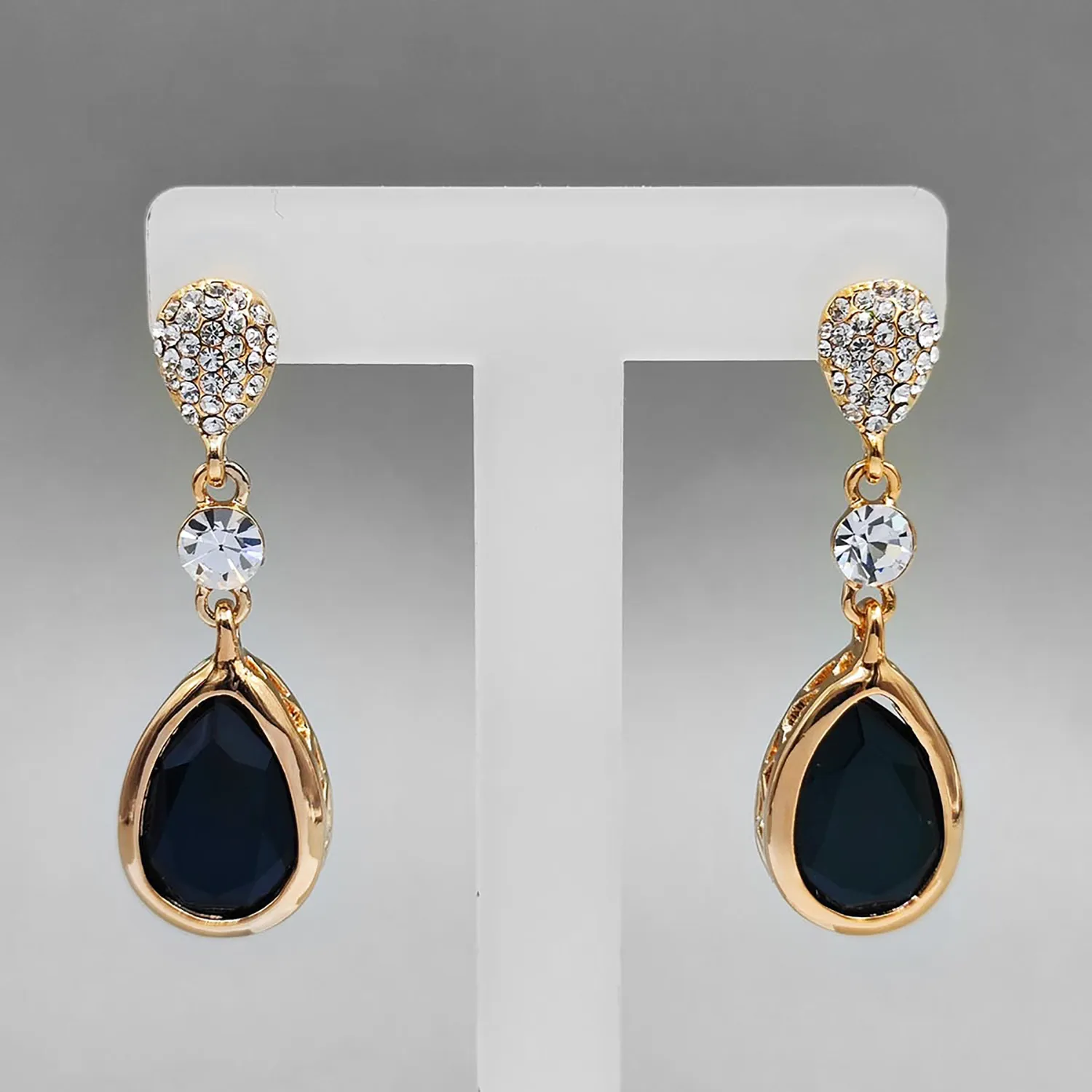 گوشواره اشک و نگین