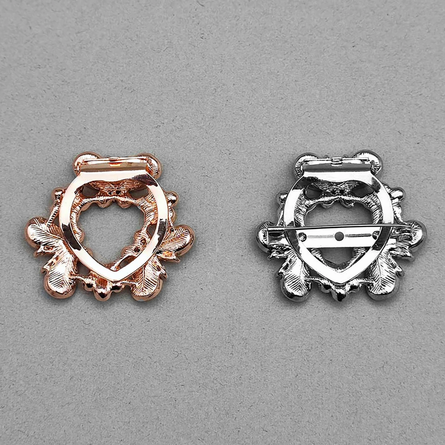 گلسینه  وگیره روسری پروانه نگینی