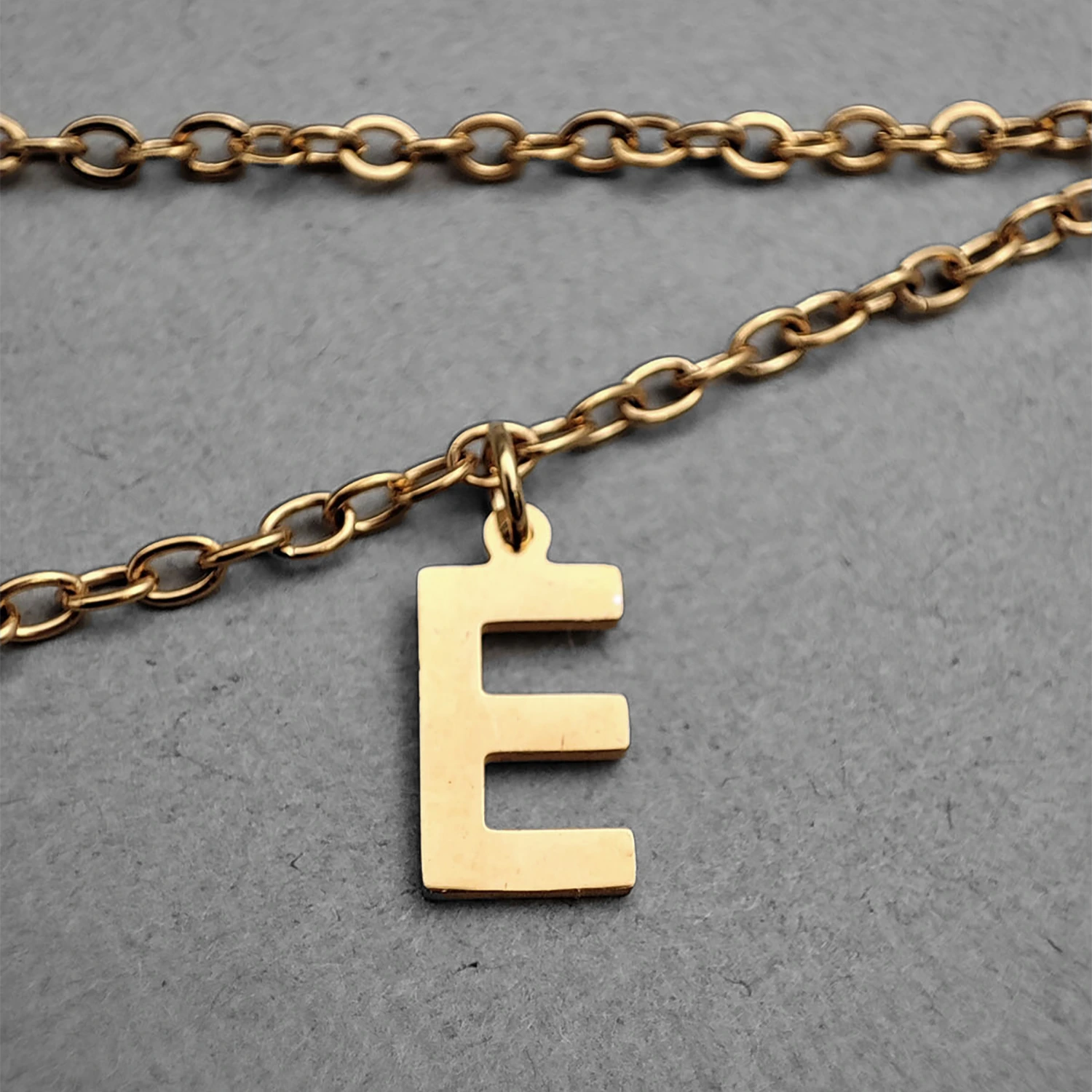 پابند طلایی با طرح love