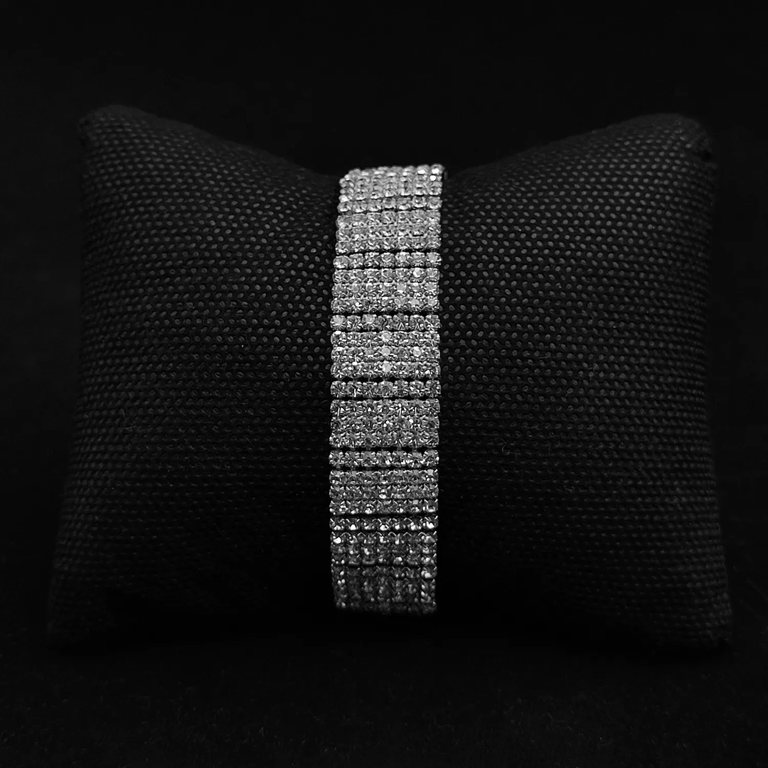 دستبند نگین دار مجلسی