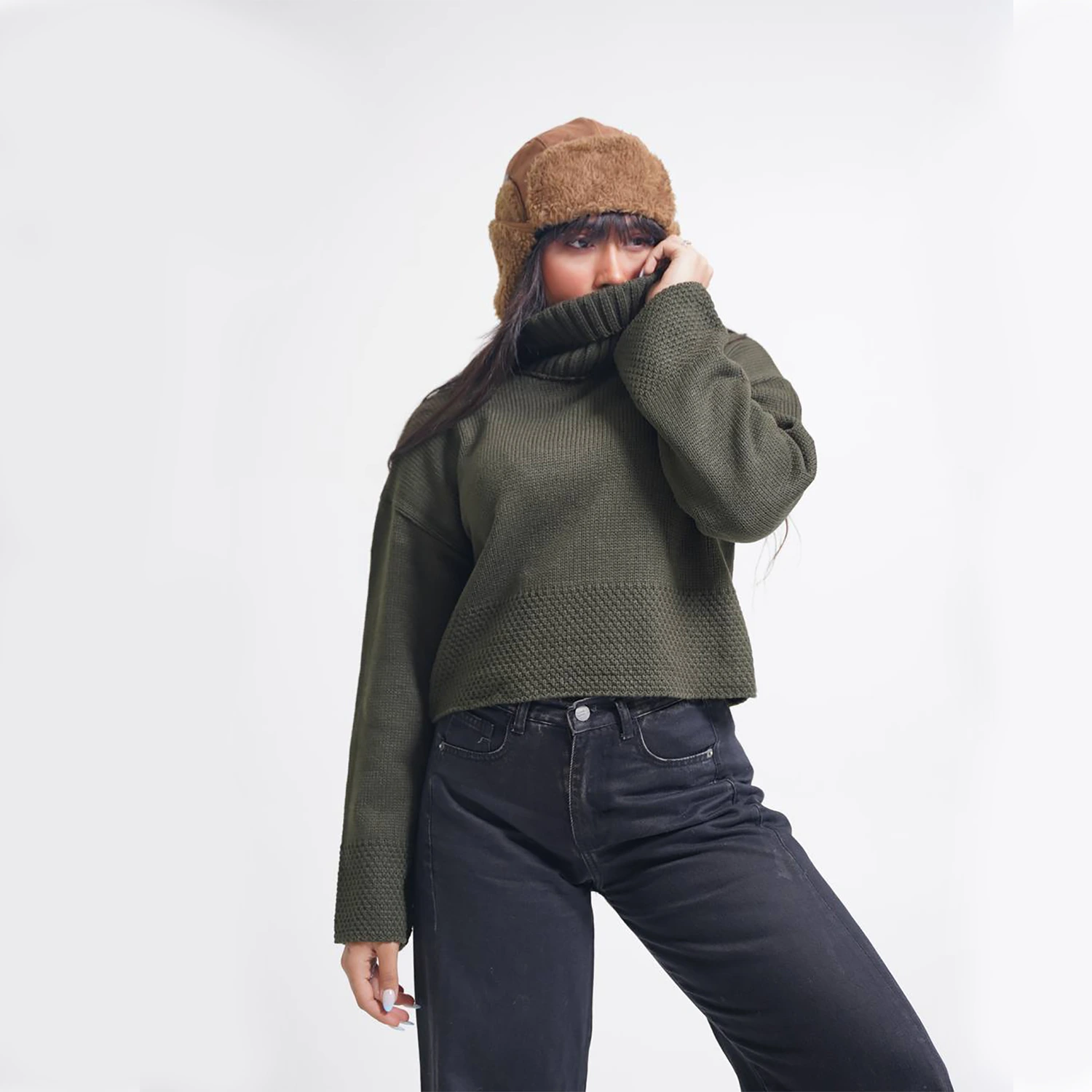 کراپ بافت یقه اسکی سپید