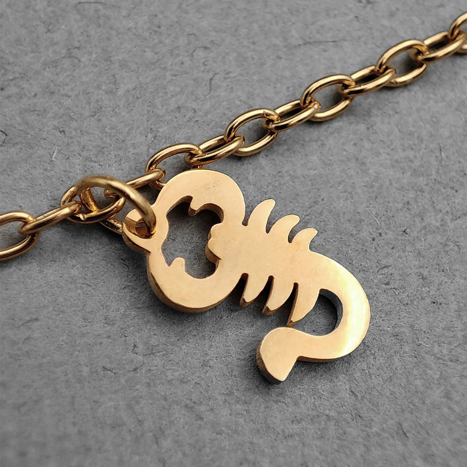 پابند آویز طرح عقرب