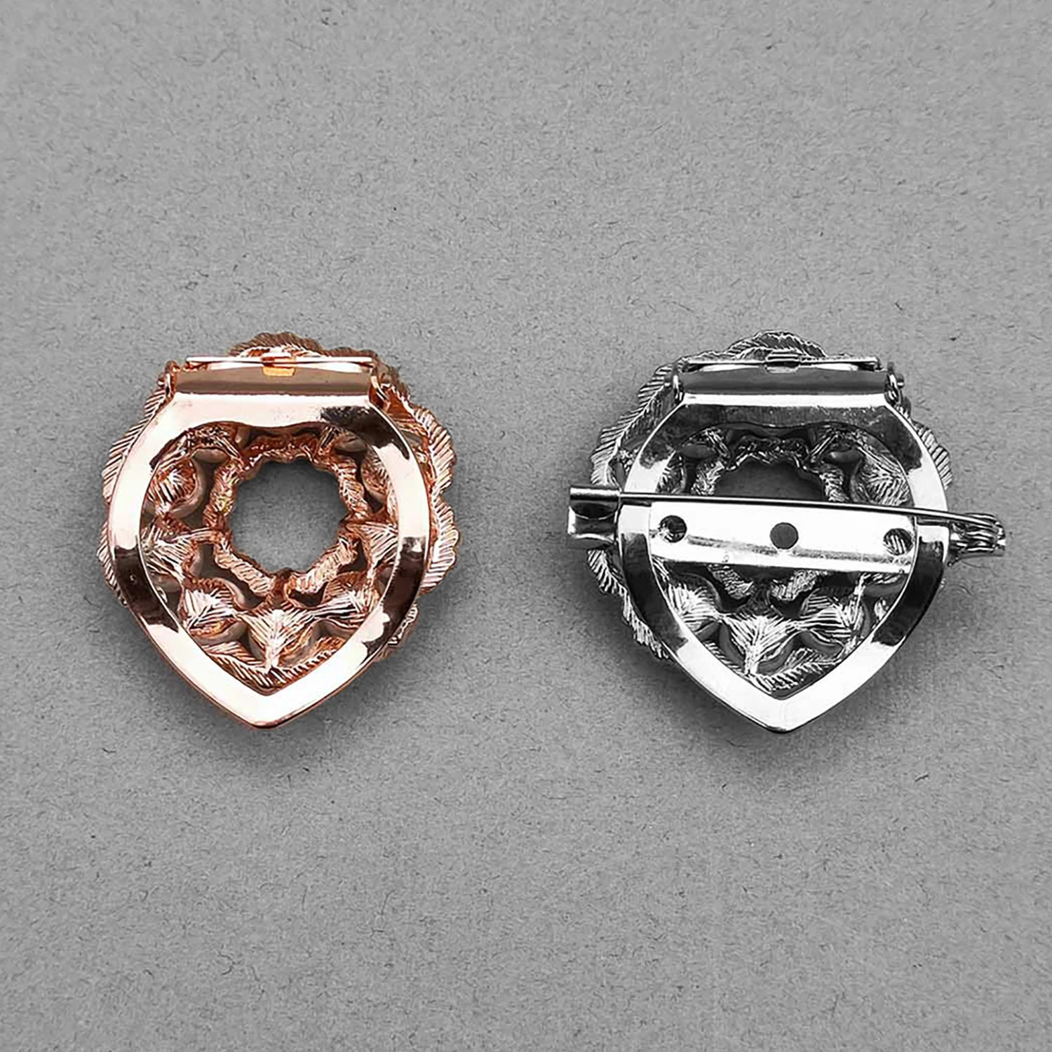 گلسینه و گیره روسری  مروارید 