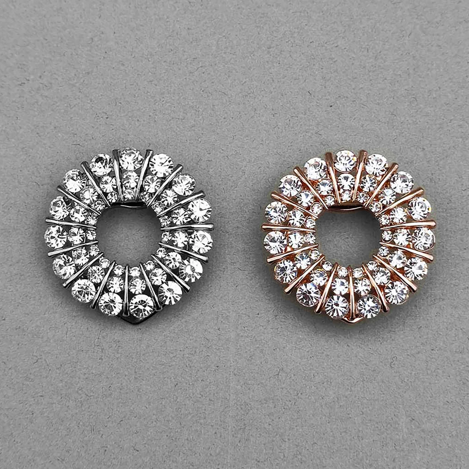 گلسینه و گیره روسری خط و نگین