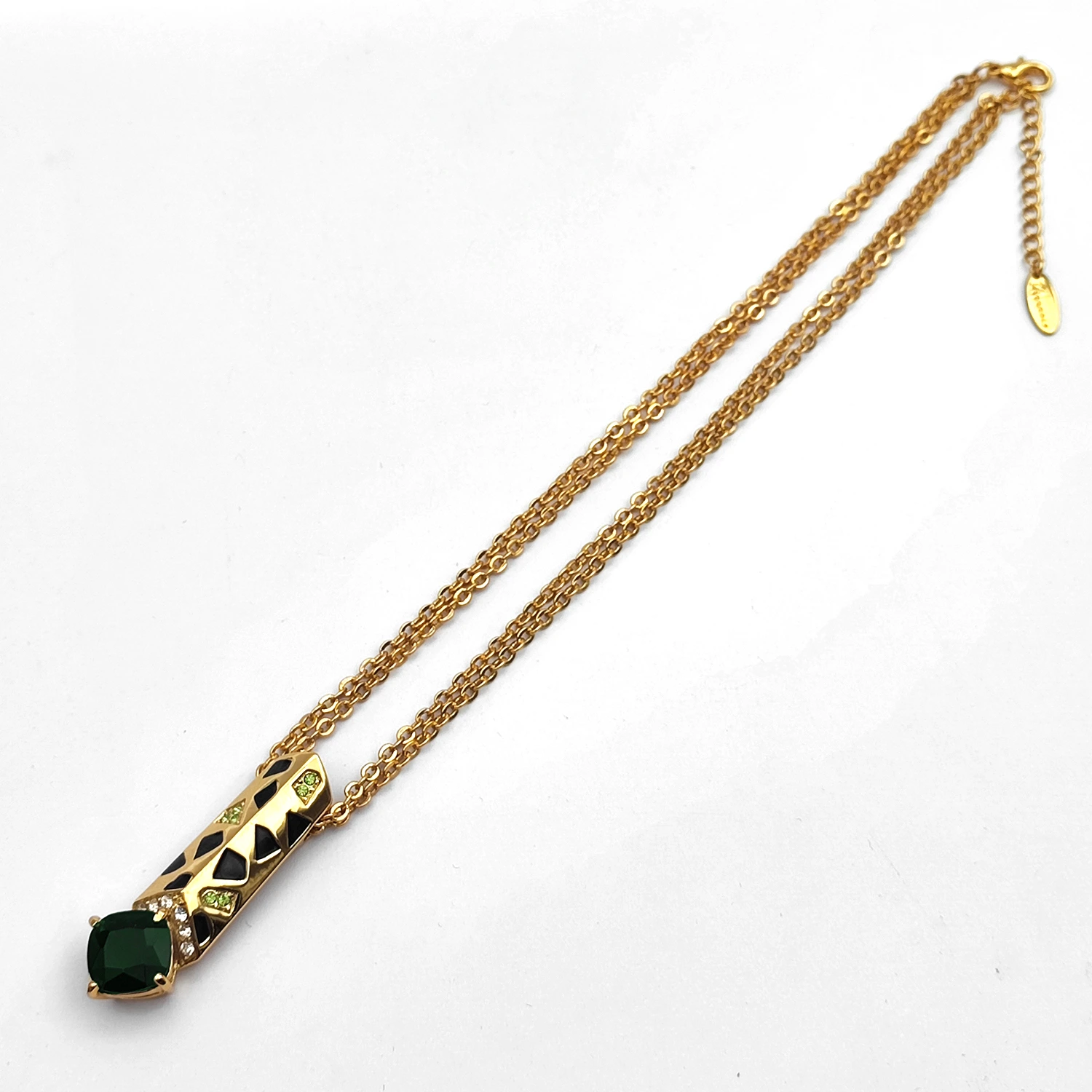 پلاک و زنجیر پلنگی و نگین سبز