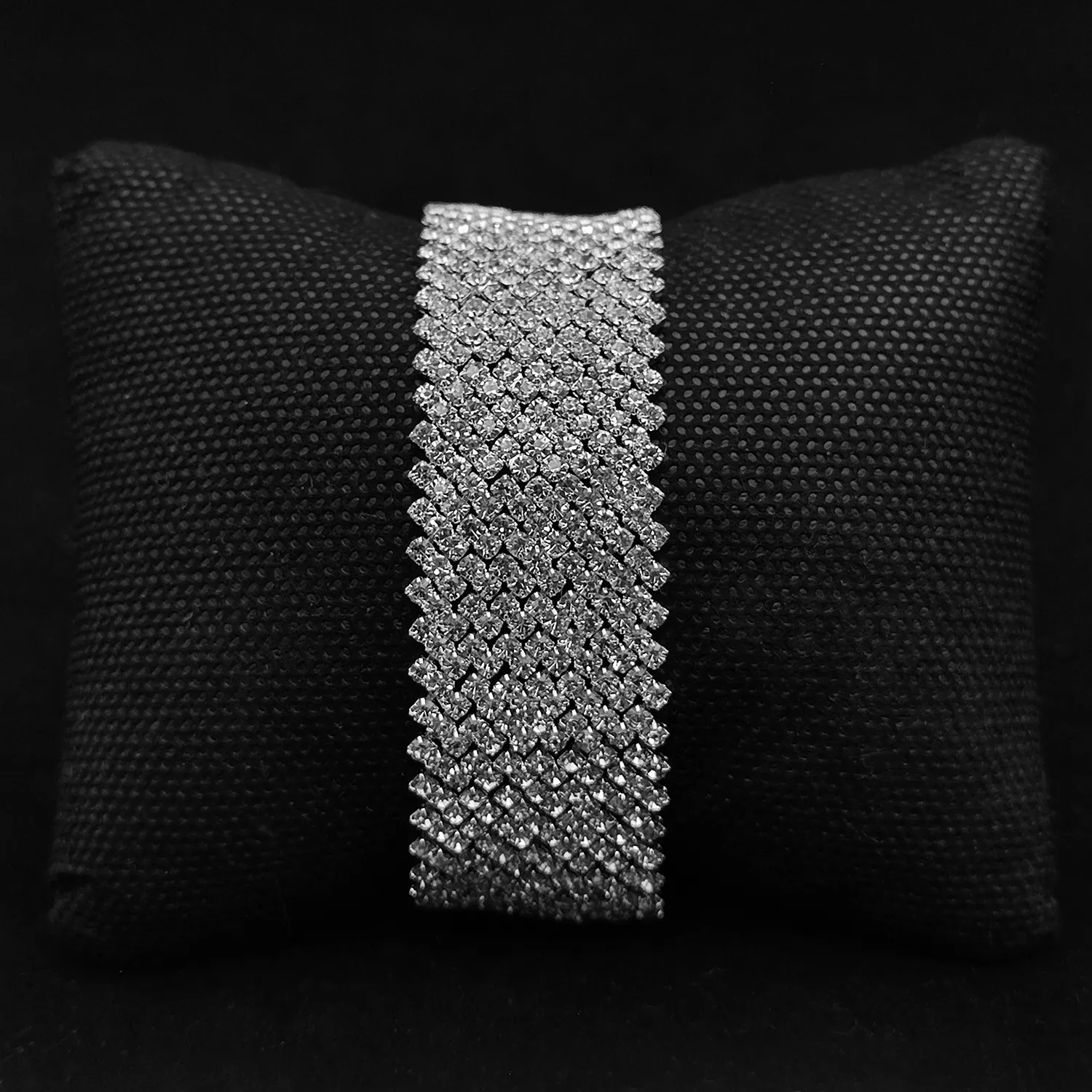 دستبند طرح جواهر پهن دالبر