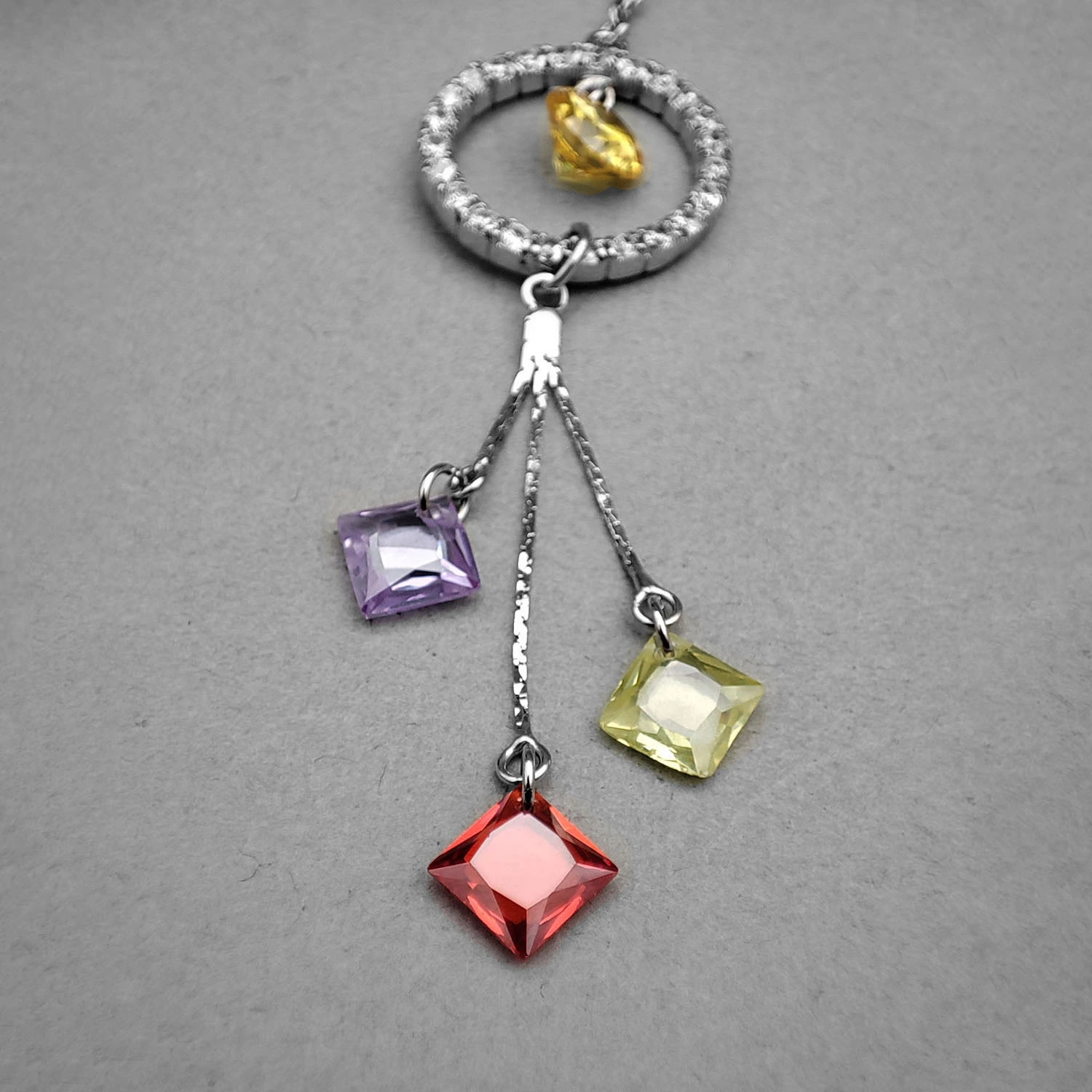 آویز موبایل دایره و مربع