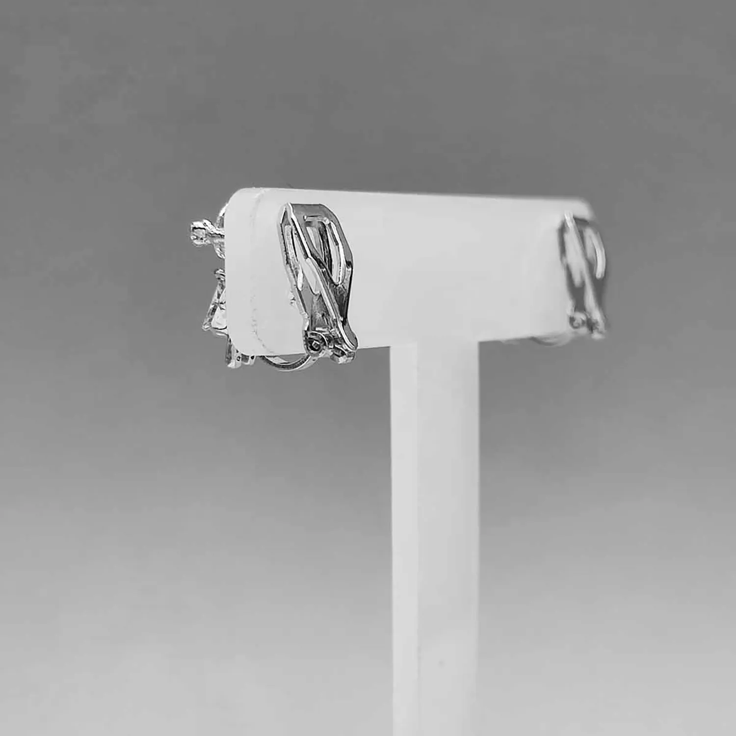 گوشواره مینیمال دختر