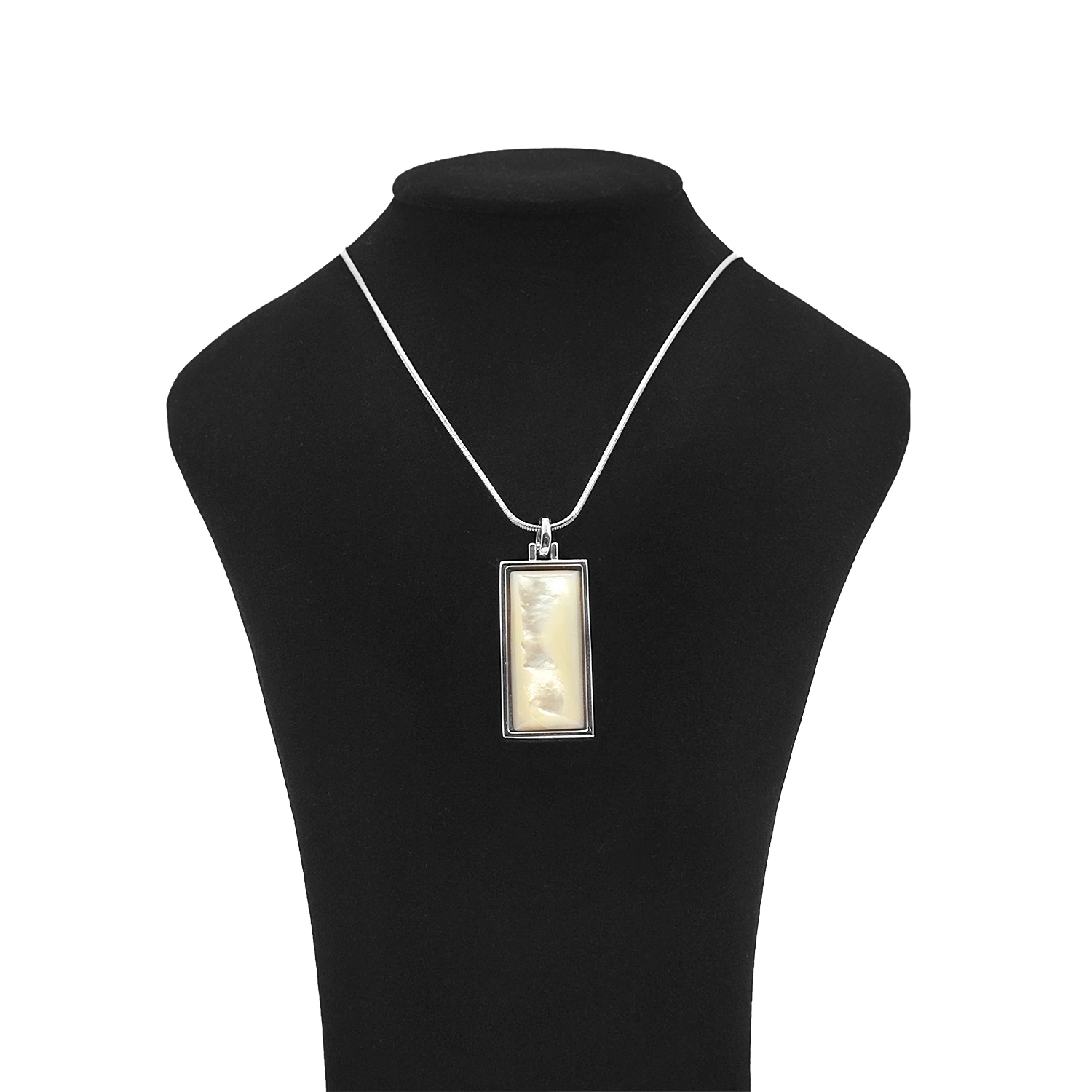 پلاک و زنجیر صدفی