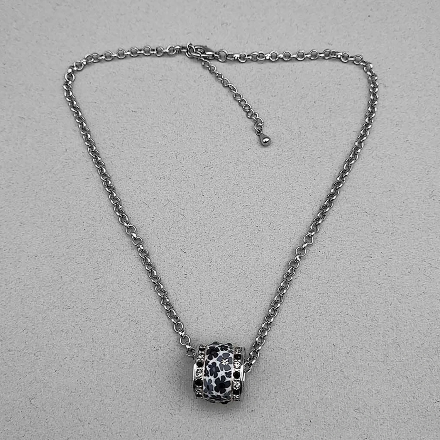 گردنبند فلاور رول وی نویز