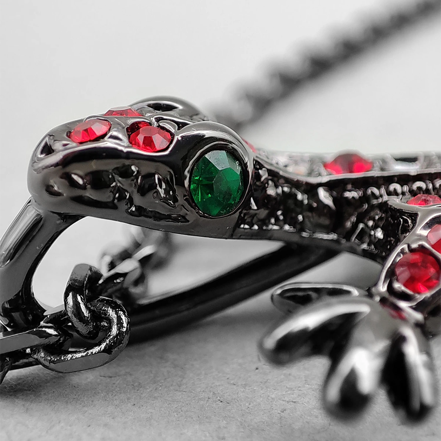 گردنبند یاقوتی مارمولک وی نویز