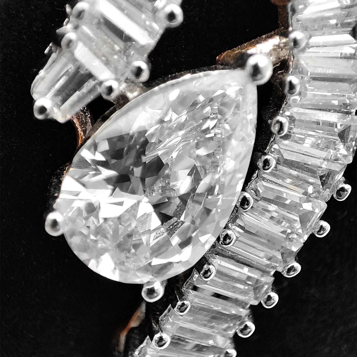 دستبند النگویی جواهری ژوپینگ