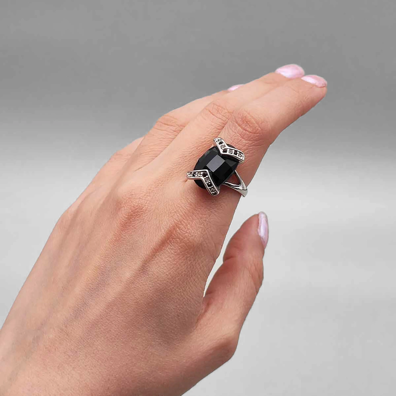 انگشتر انیکس 