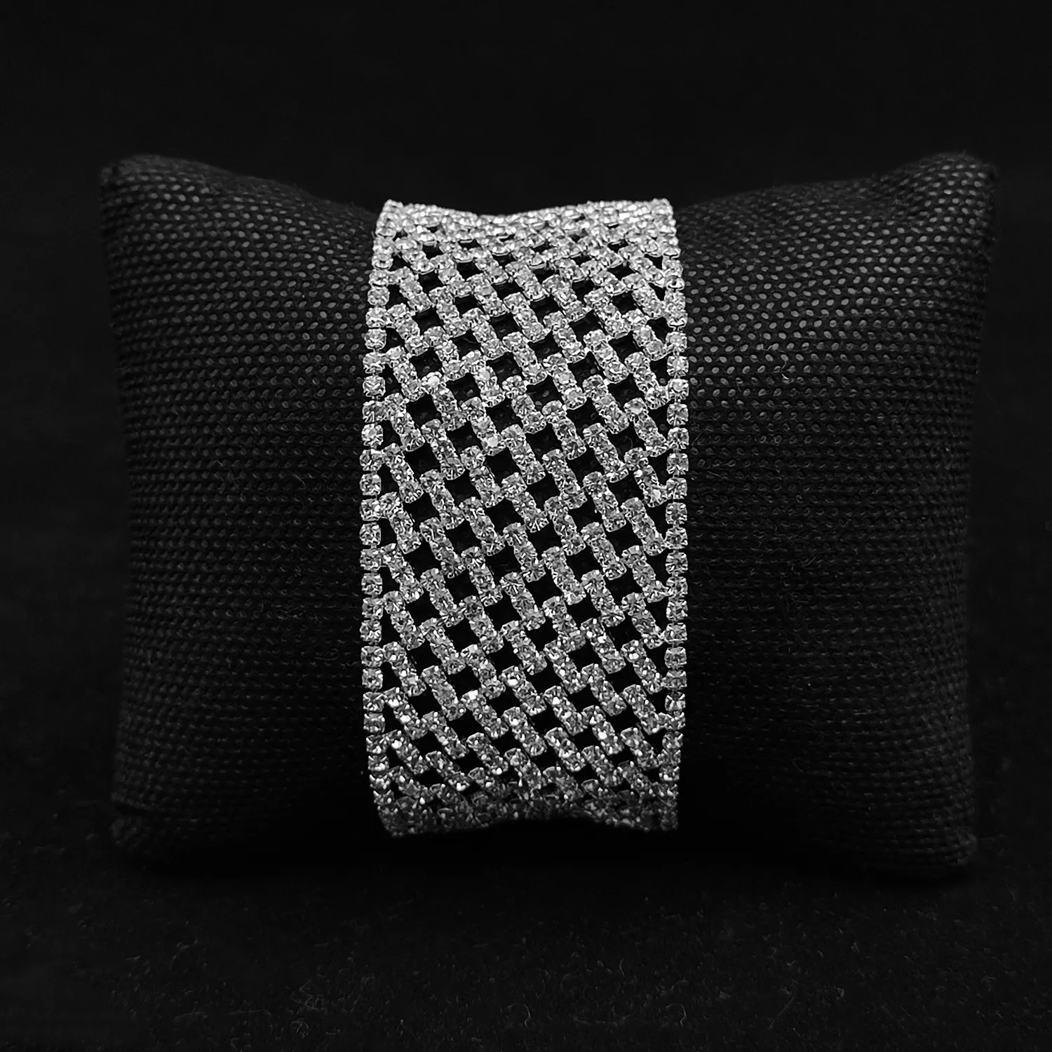 دستبند مجلسی نگین دار