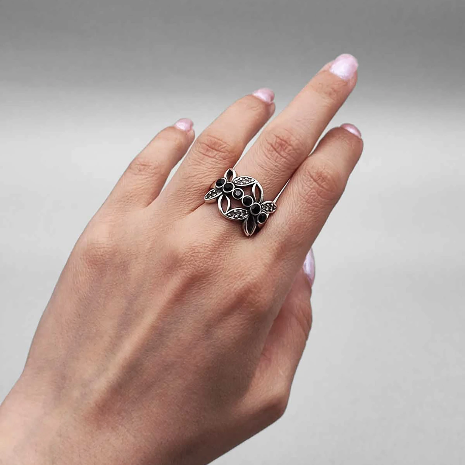 انگشتر انیکس