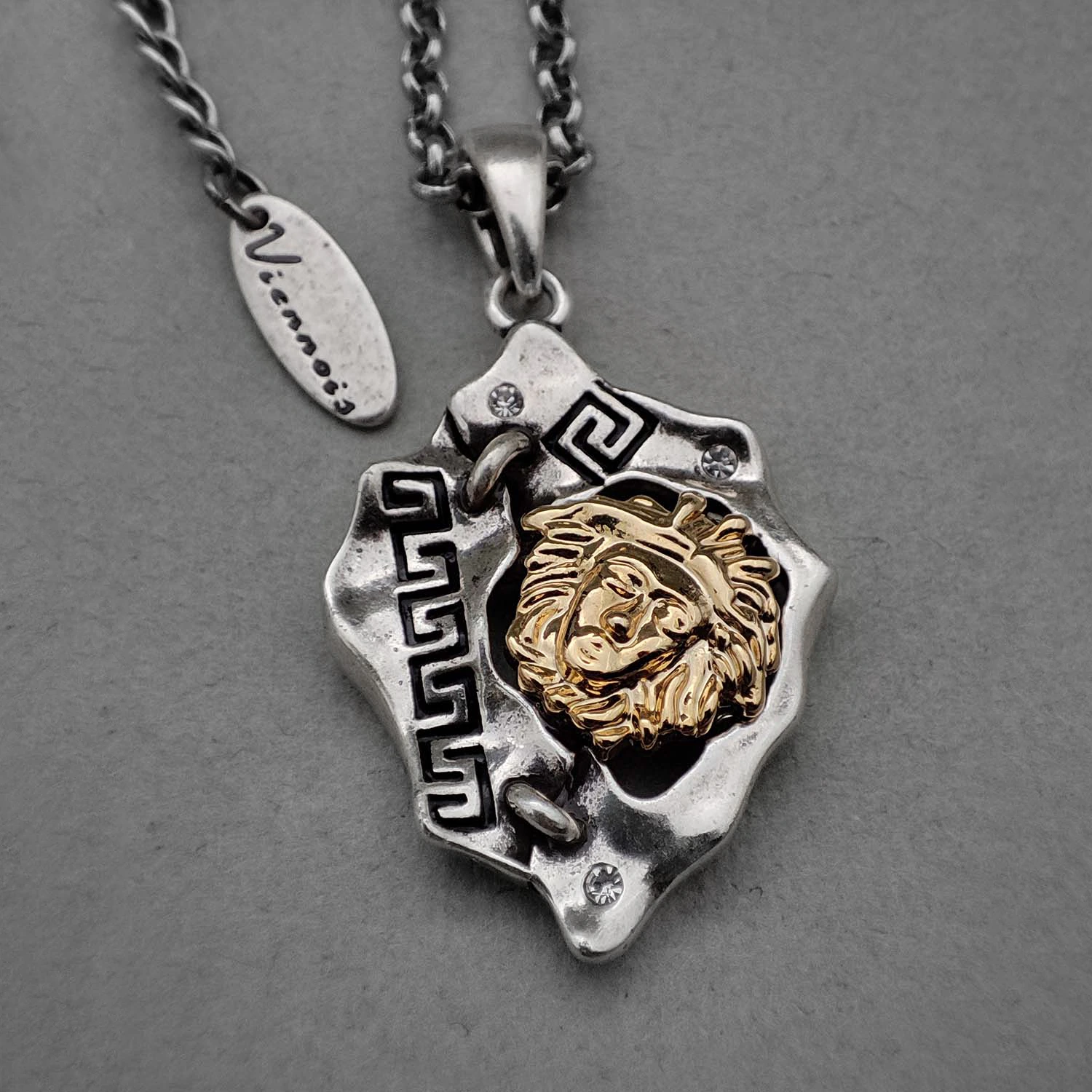 گردنبند ورساچه وی نویز