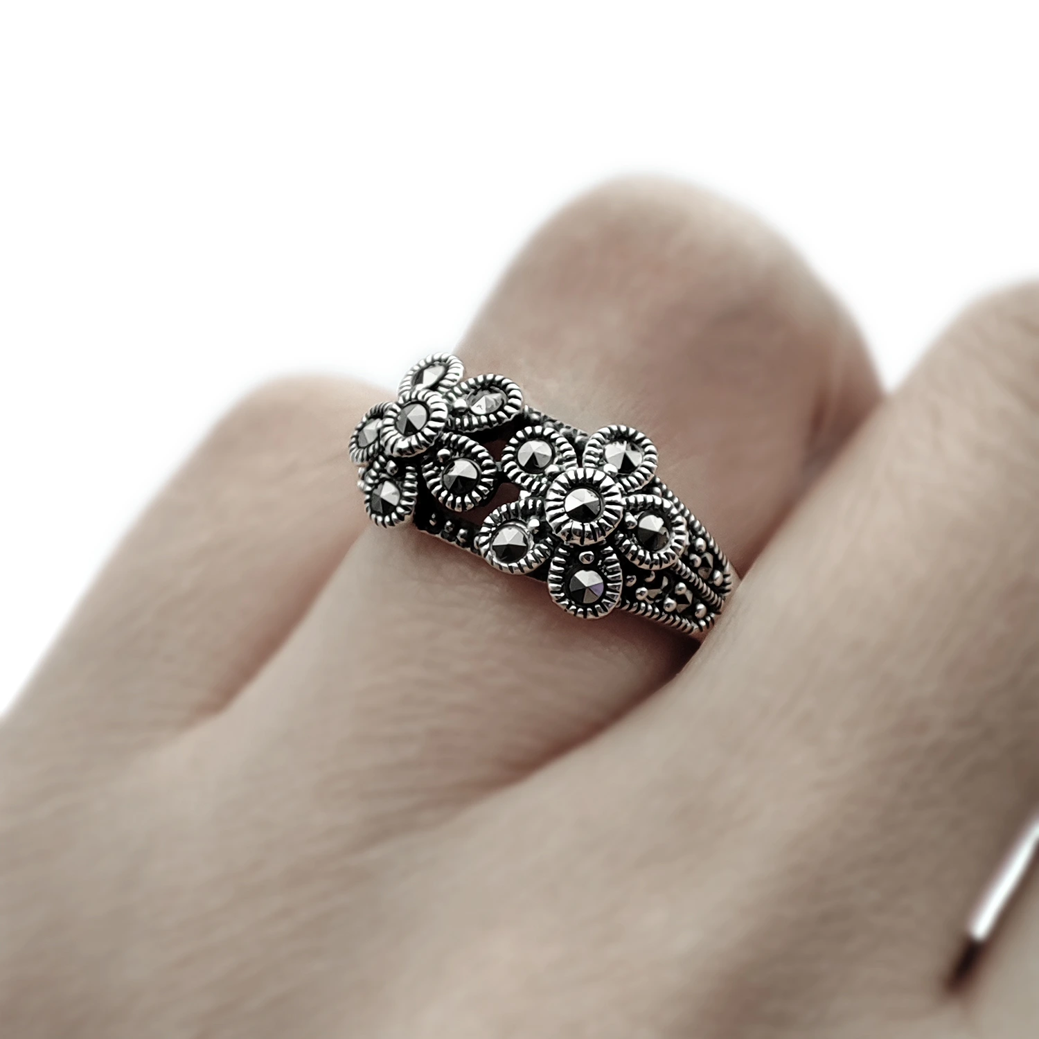 انگشتر سیاه قلم نقره دو گل