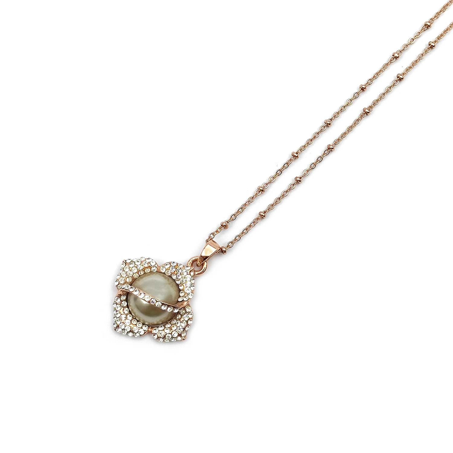 پلاک و زنجیر مروارید و گل