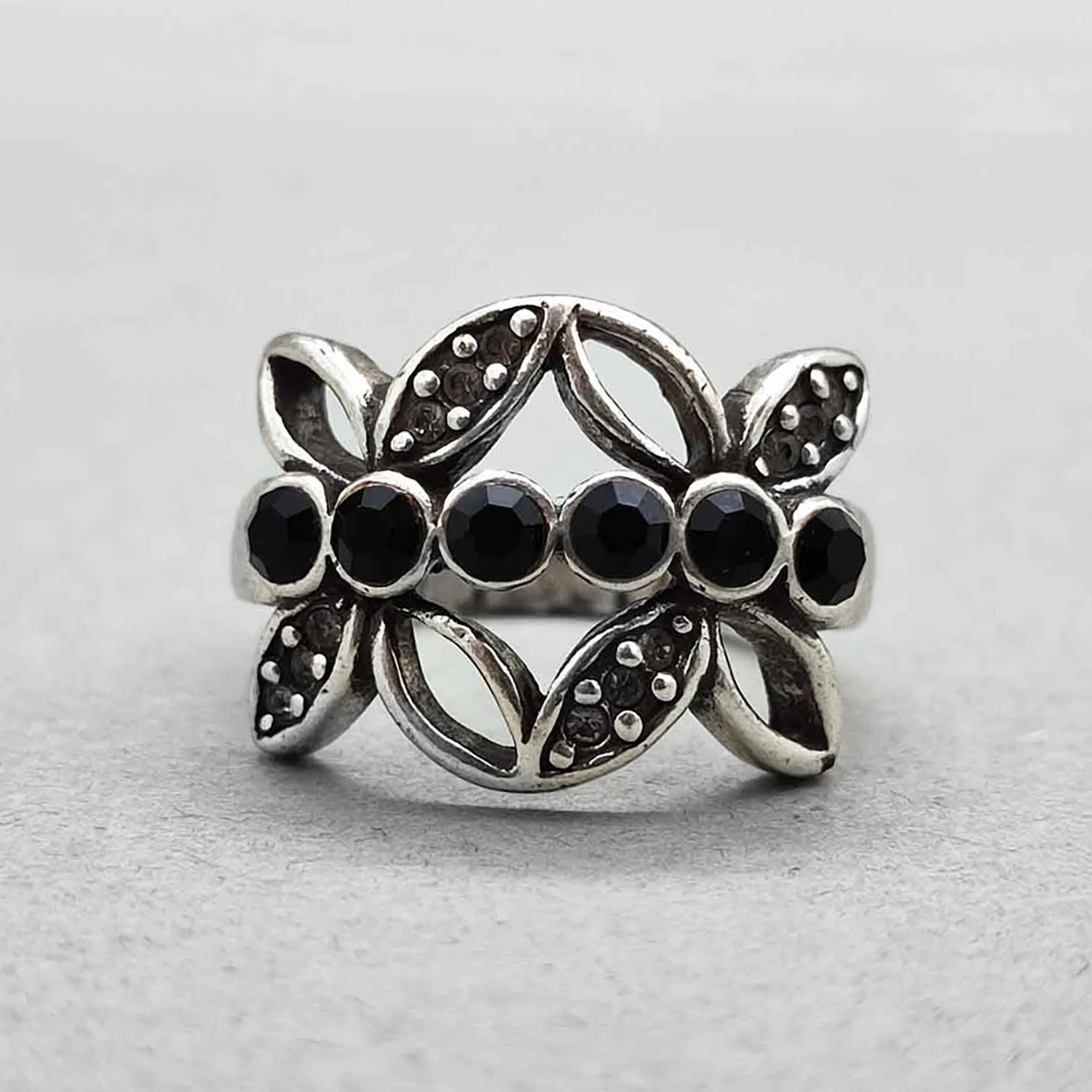 انگشتر انیکس