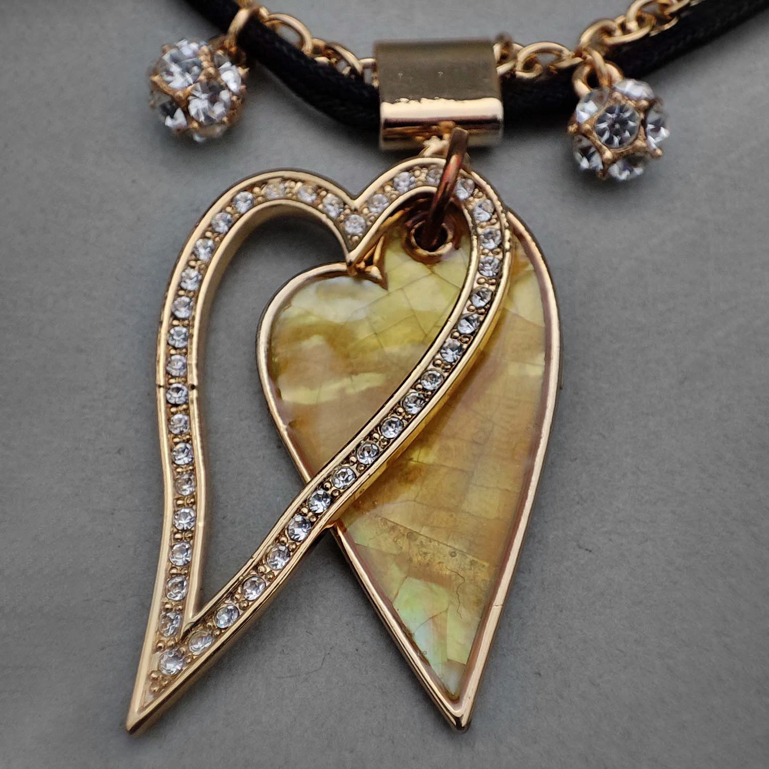 گردنبند صدف طبیعی قلب وخورشید 