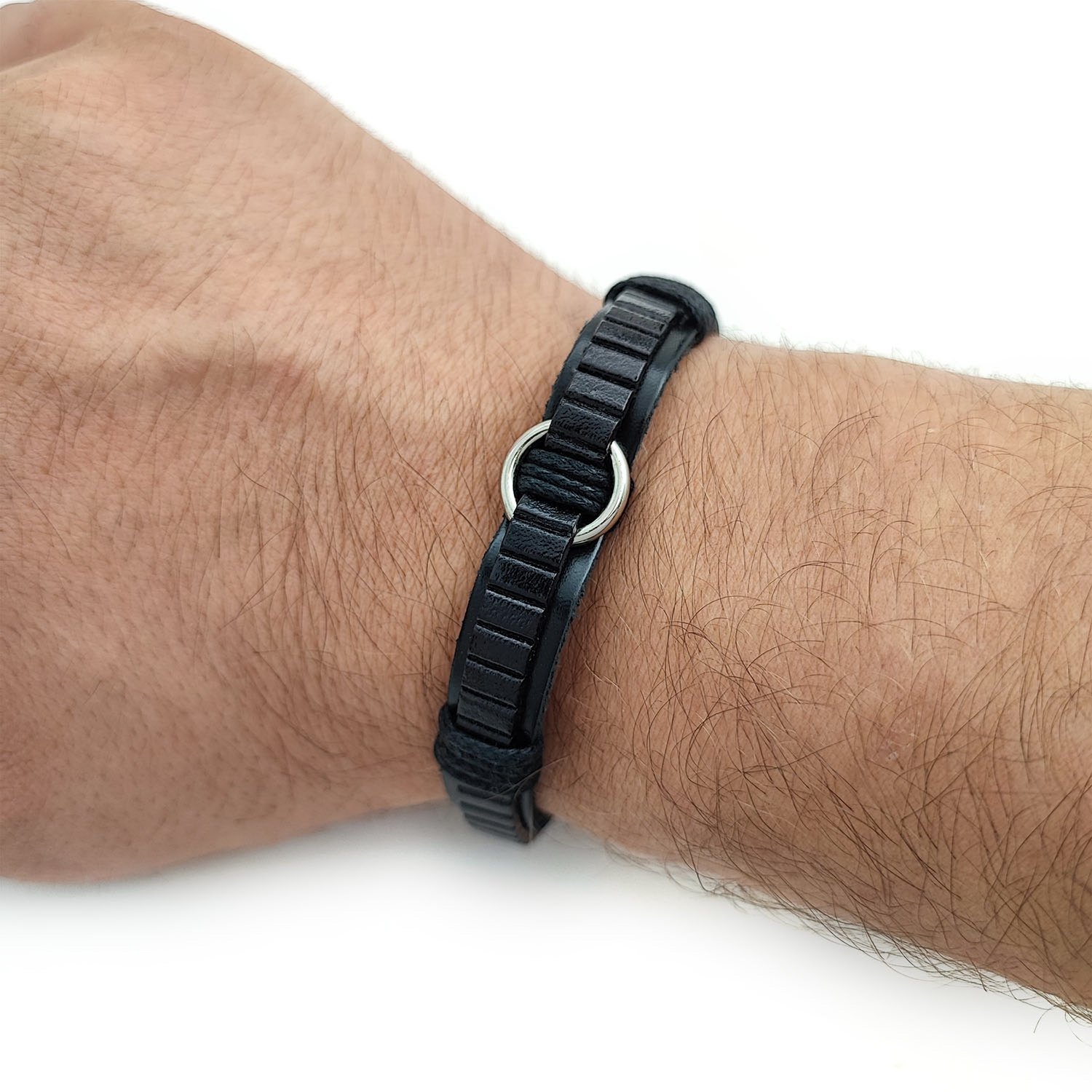 دستبند چرم 111