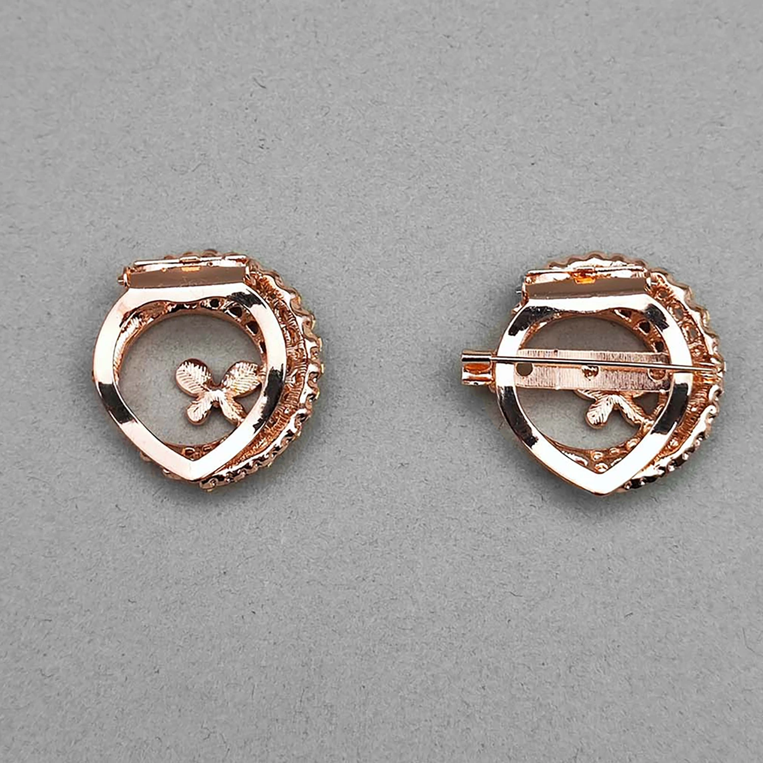 گلسینه و گیره روسری ماه وپروانه