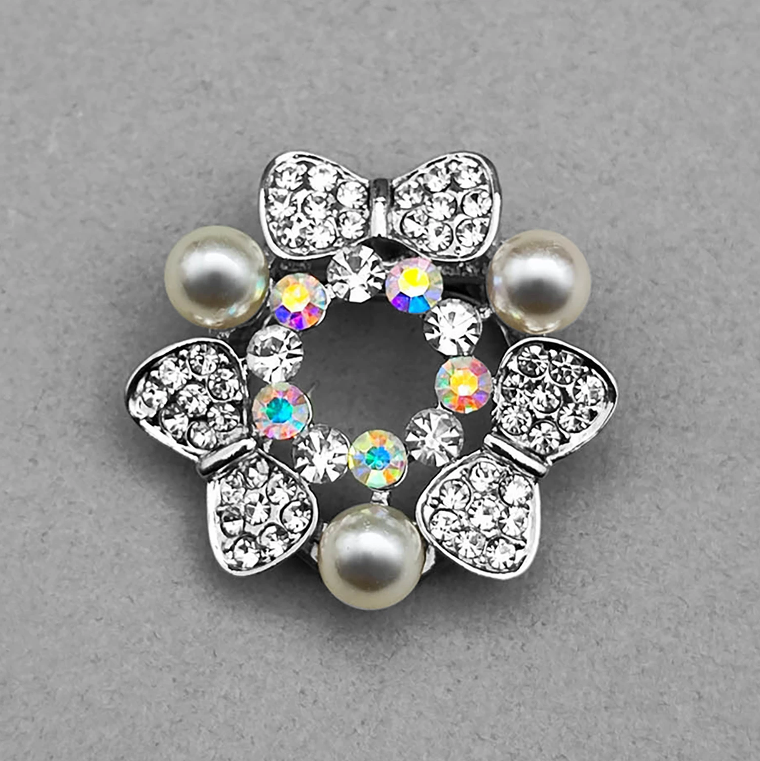 گلسینه و گیره روسری پاپیون