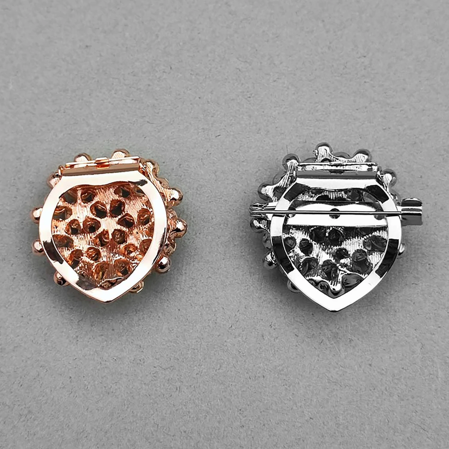 گلسینه و گیره روسری گل یخ