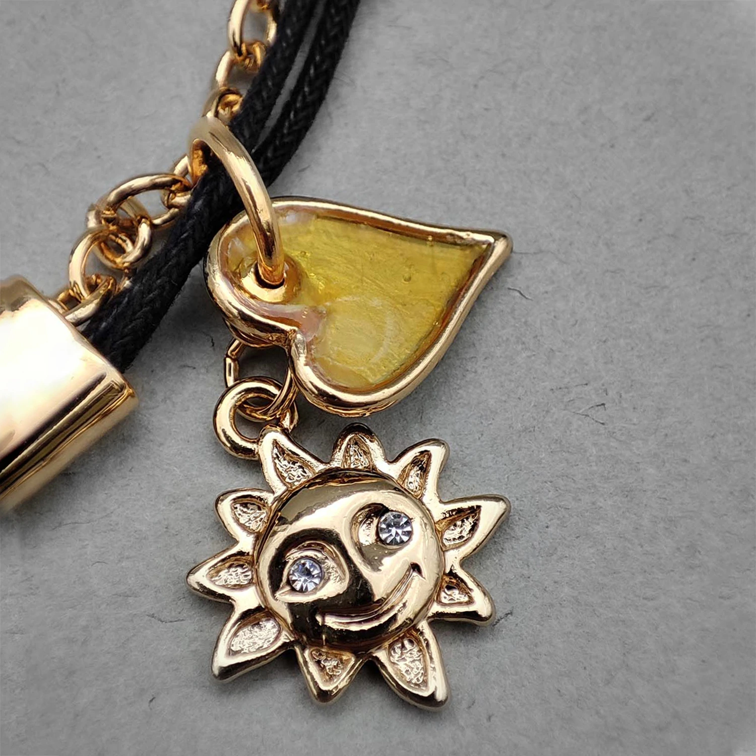 گردنبند صدف طبیعی قلب وخورشید 