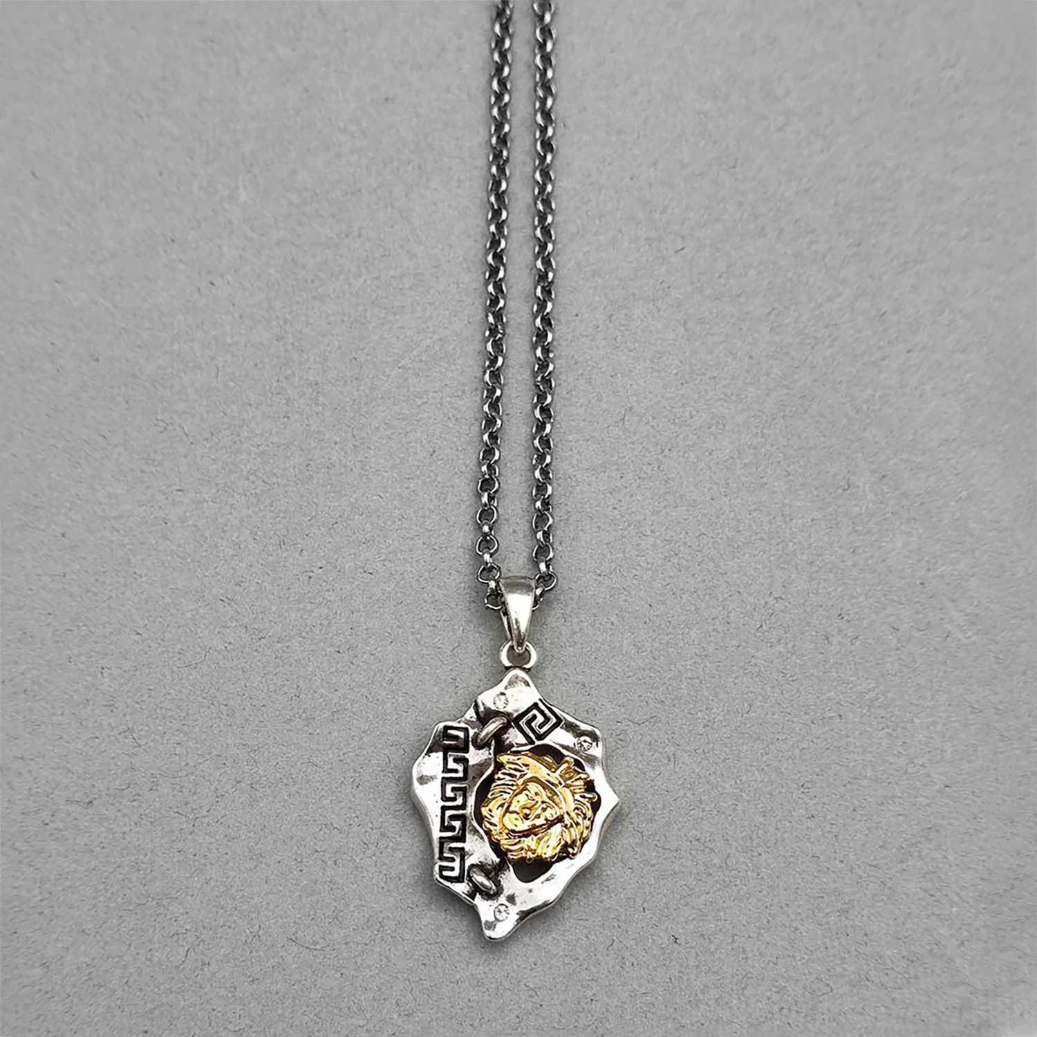 گردنبند ورساچه وی نویز