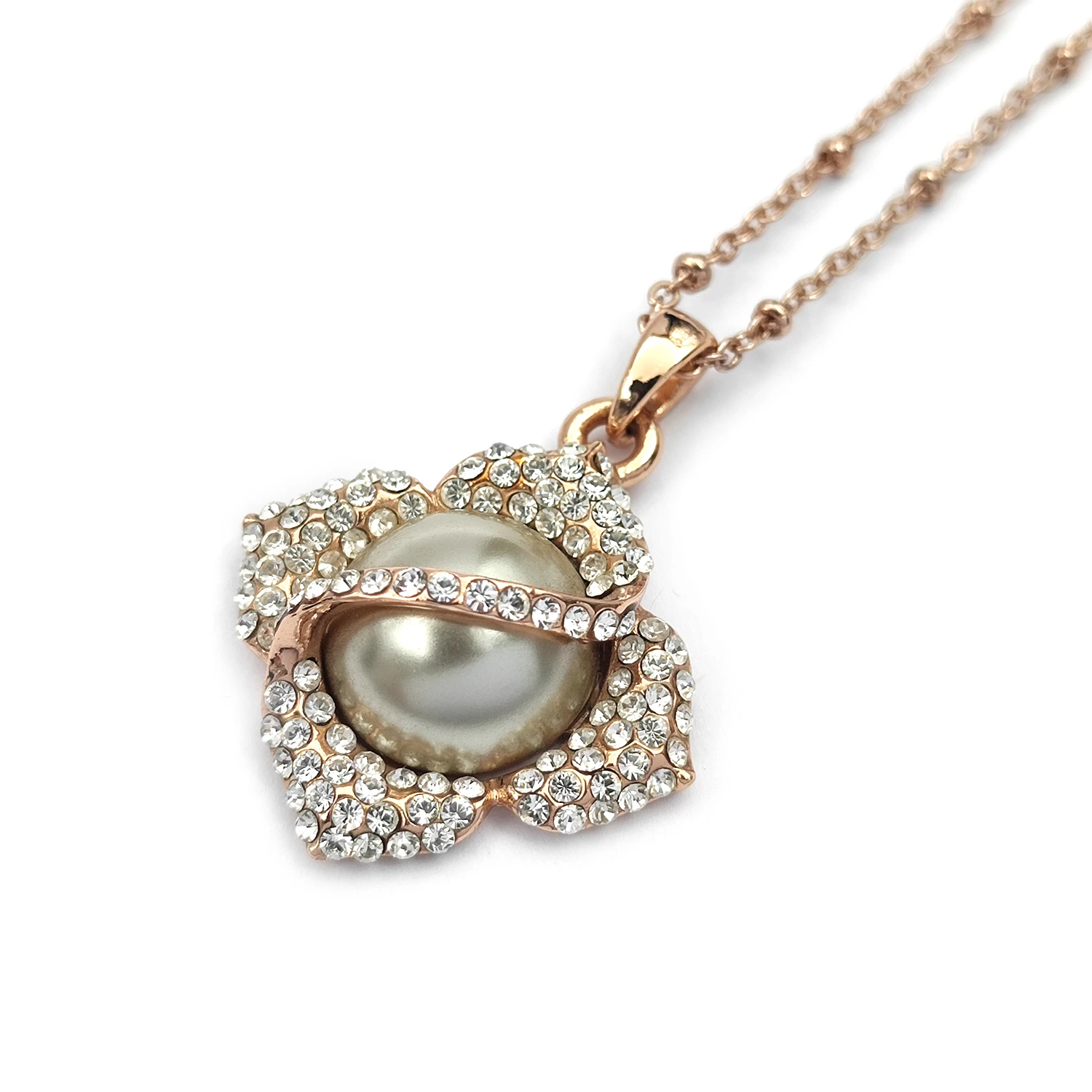 پلاک و زنجیر مروارید و گل