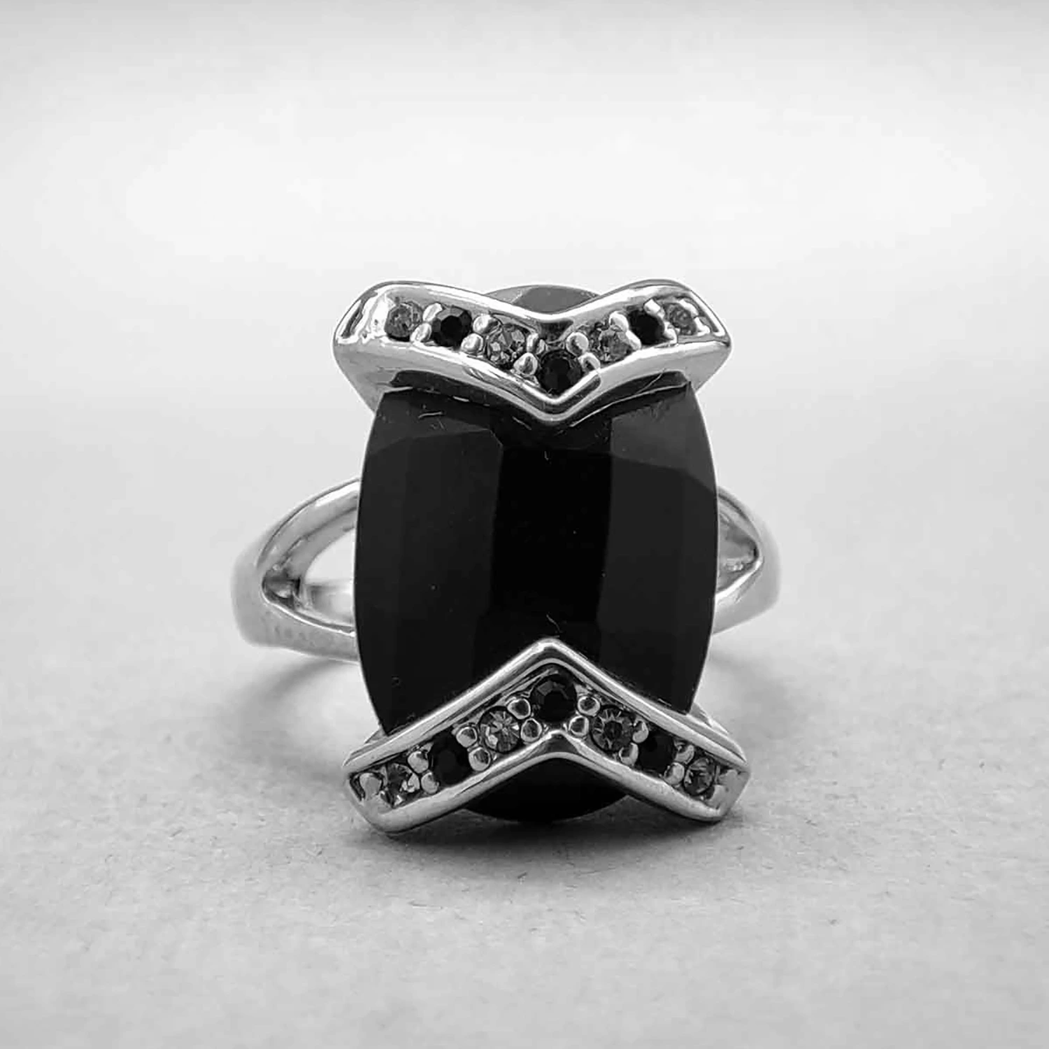 انگشتر انیکس 