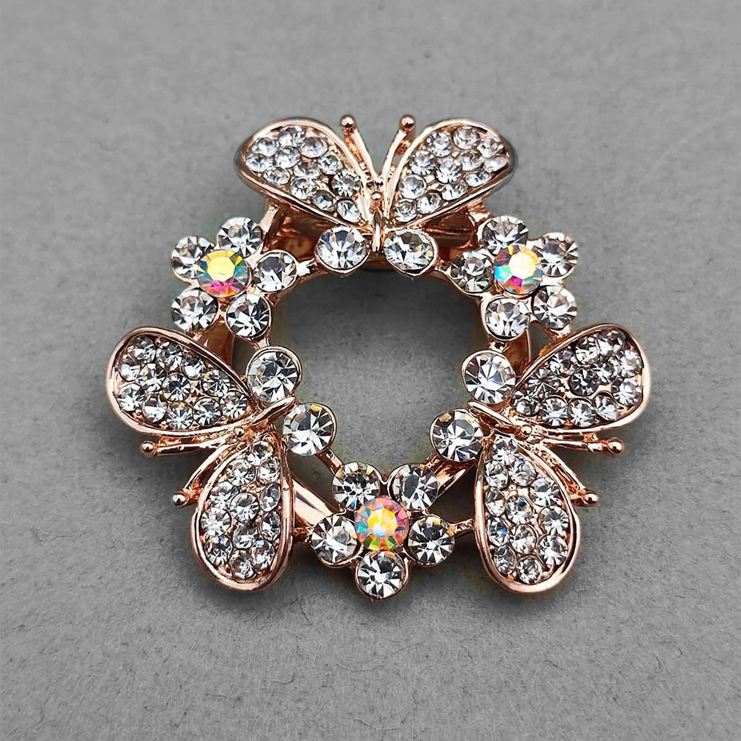 گلسینه  وگیره روسری پروانه نگینی