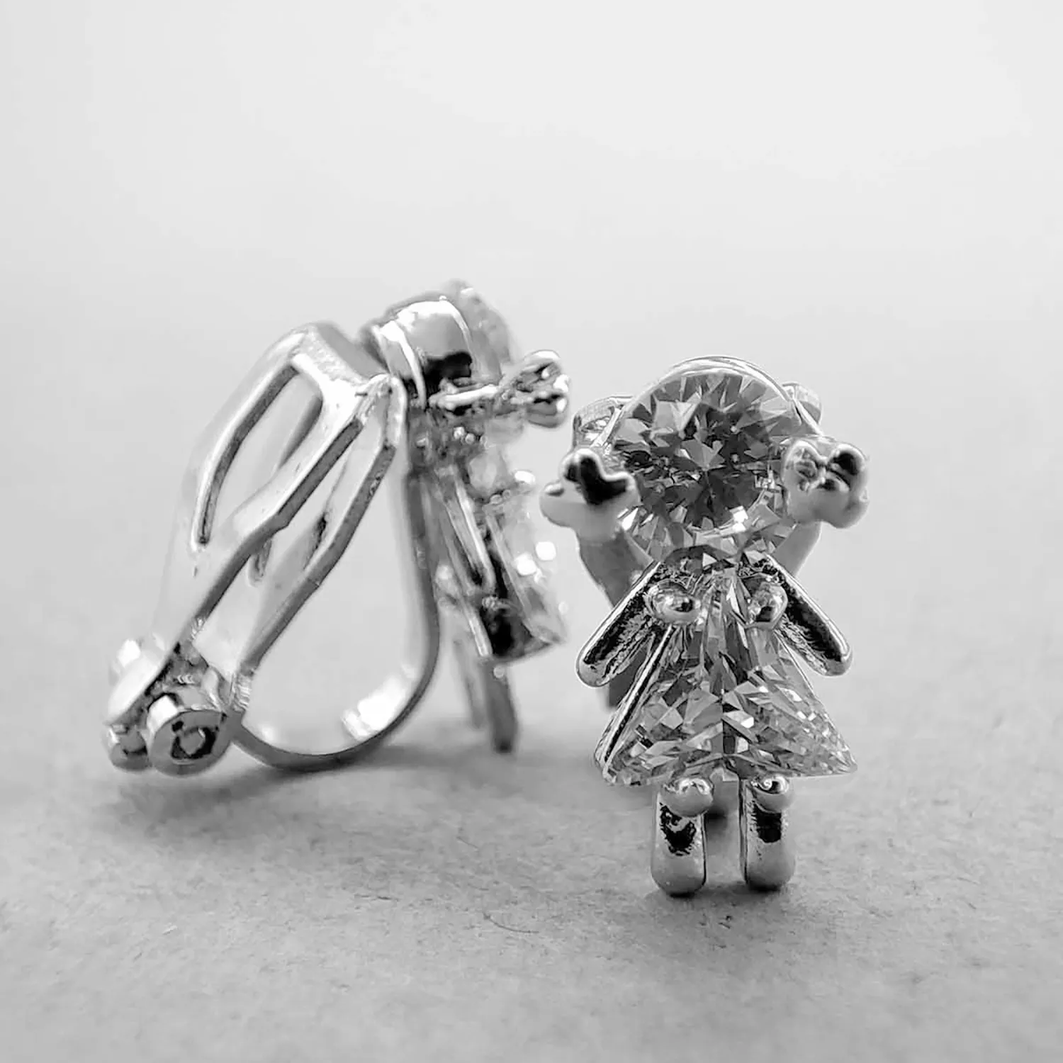 گوشواره مینیمال دختر