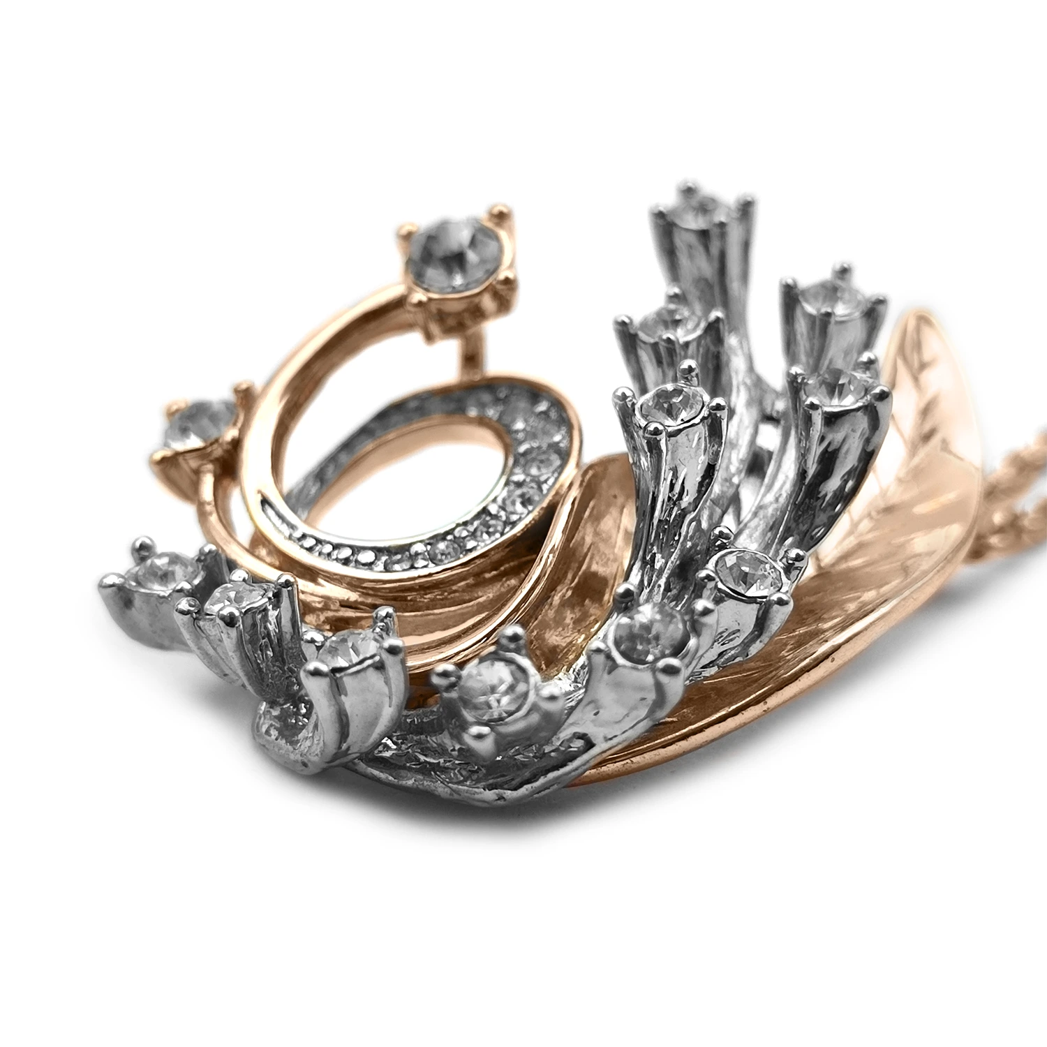 پلاک و زنجیر برگ و نگین