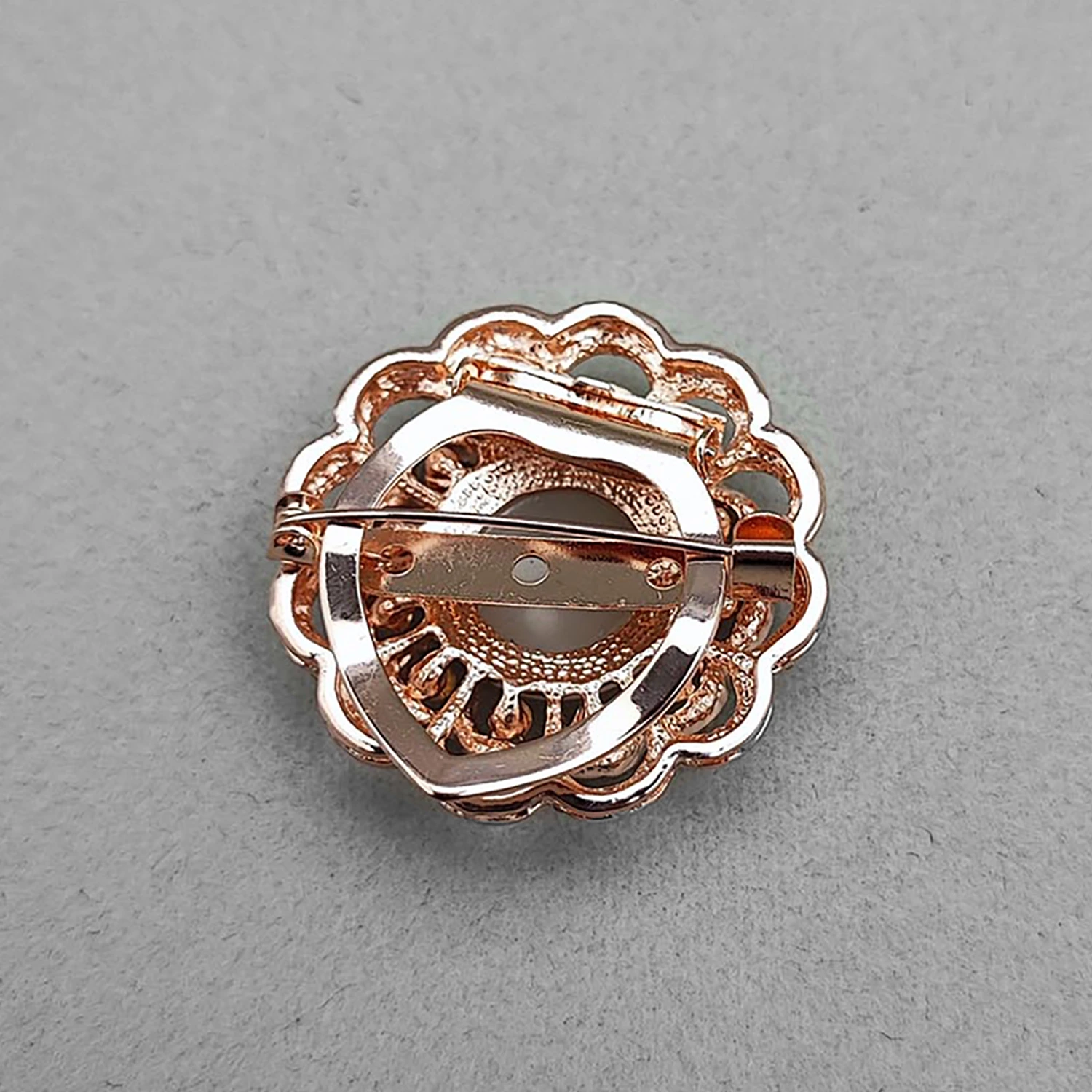 گلسینه و گیره روسری فلاور توپاز