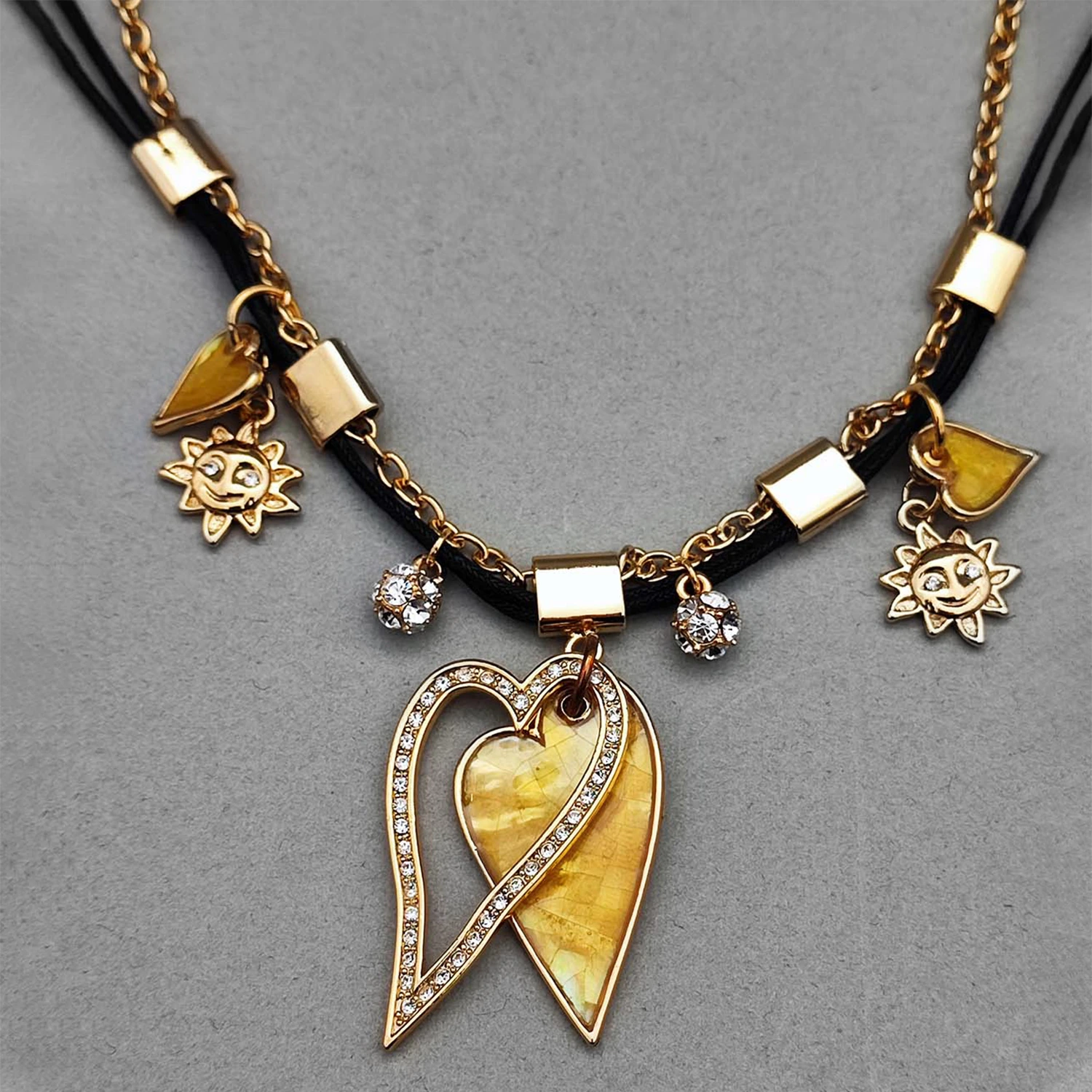 گردنبند صدف طبیعی قلب وخورشید 